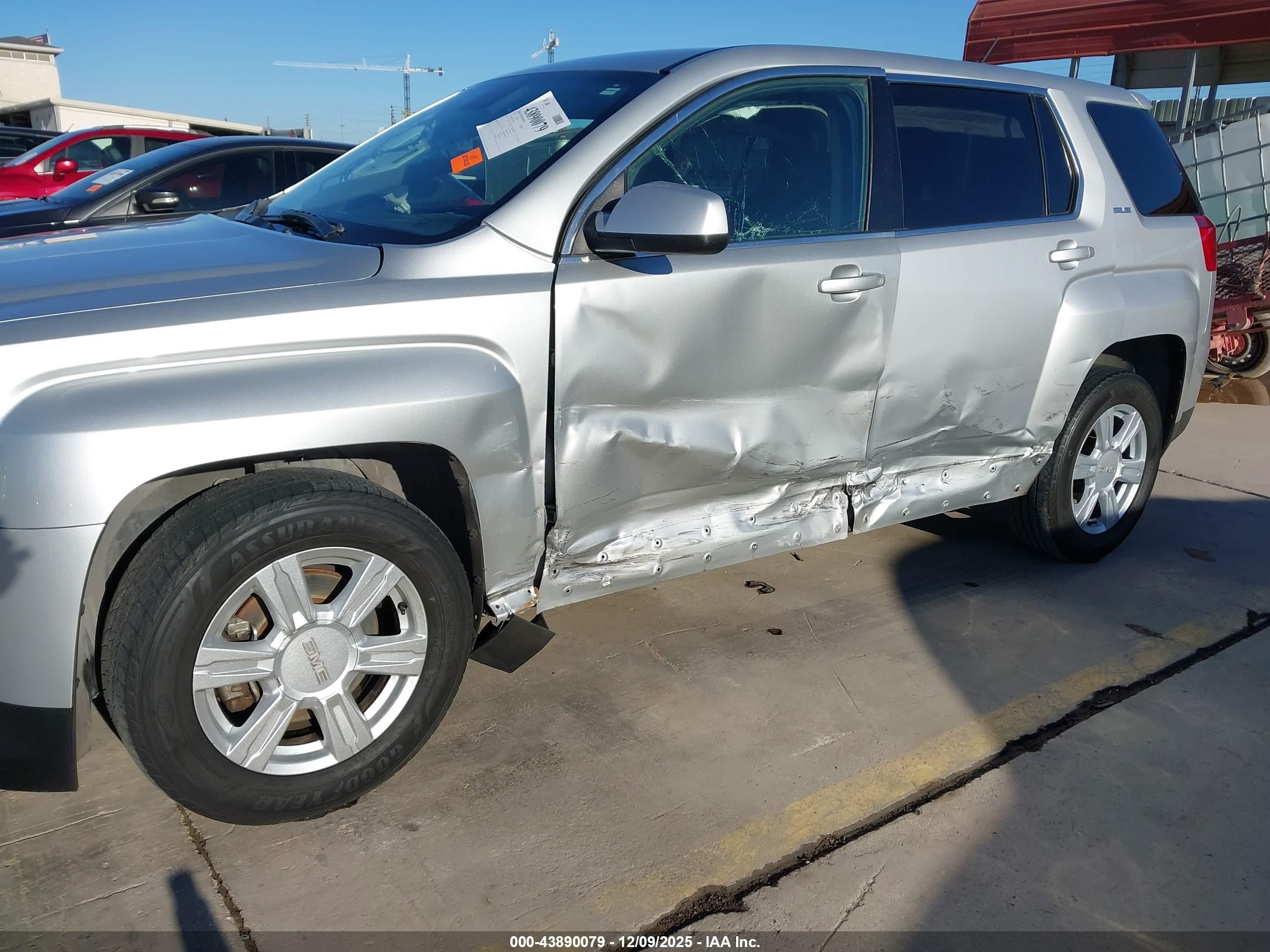 GMC TERRAIN image 6