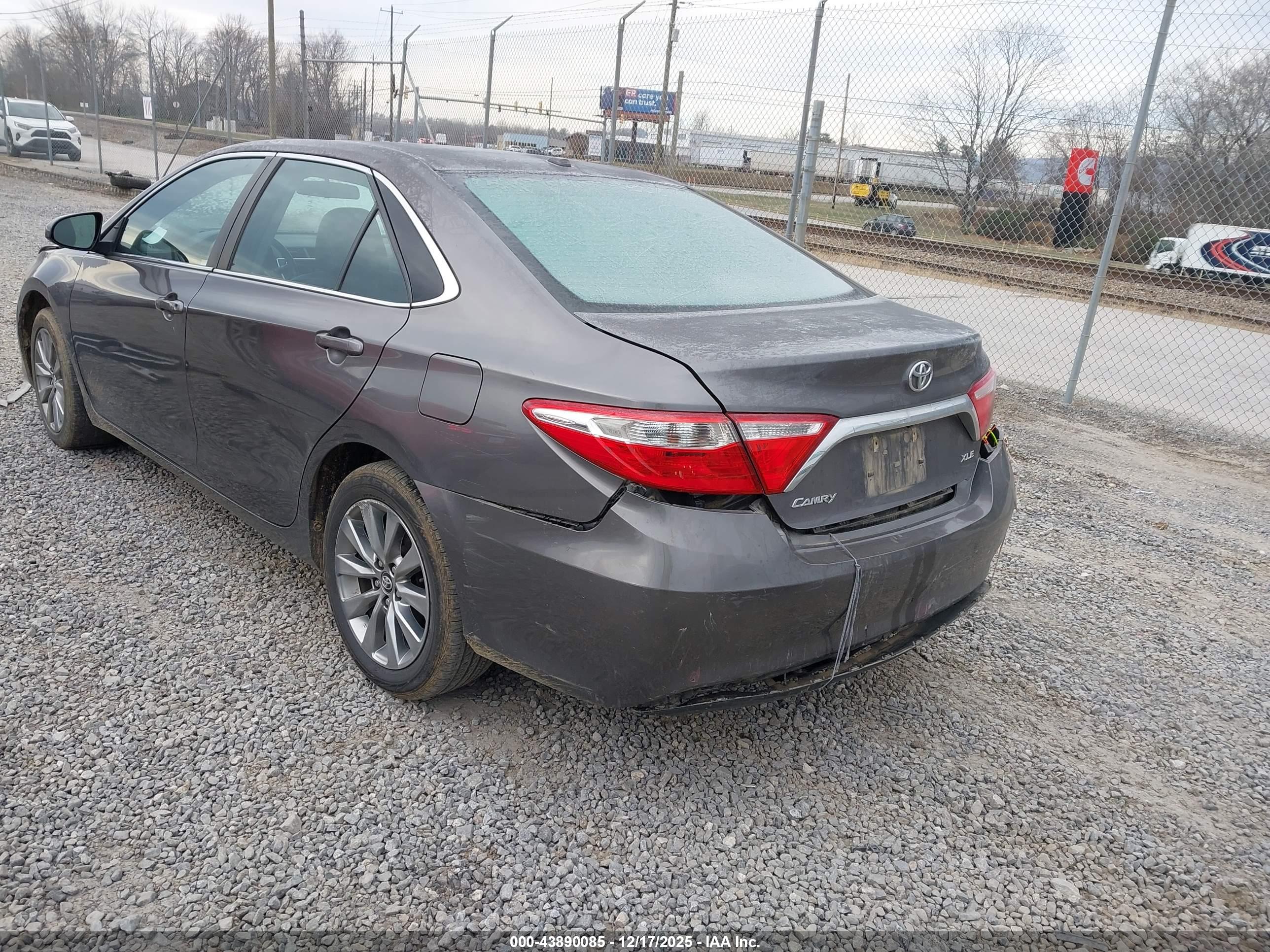 TOYOTA CAMRY image 3