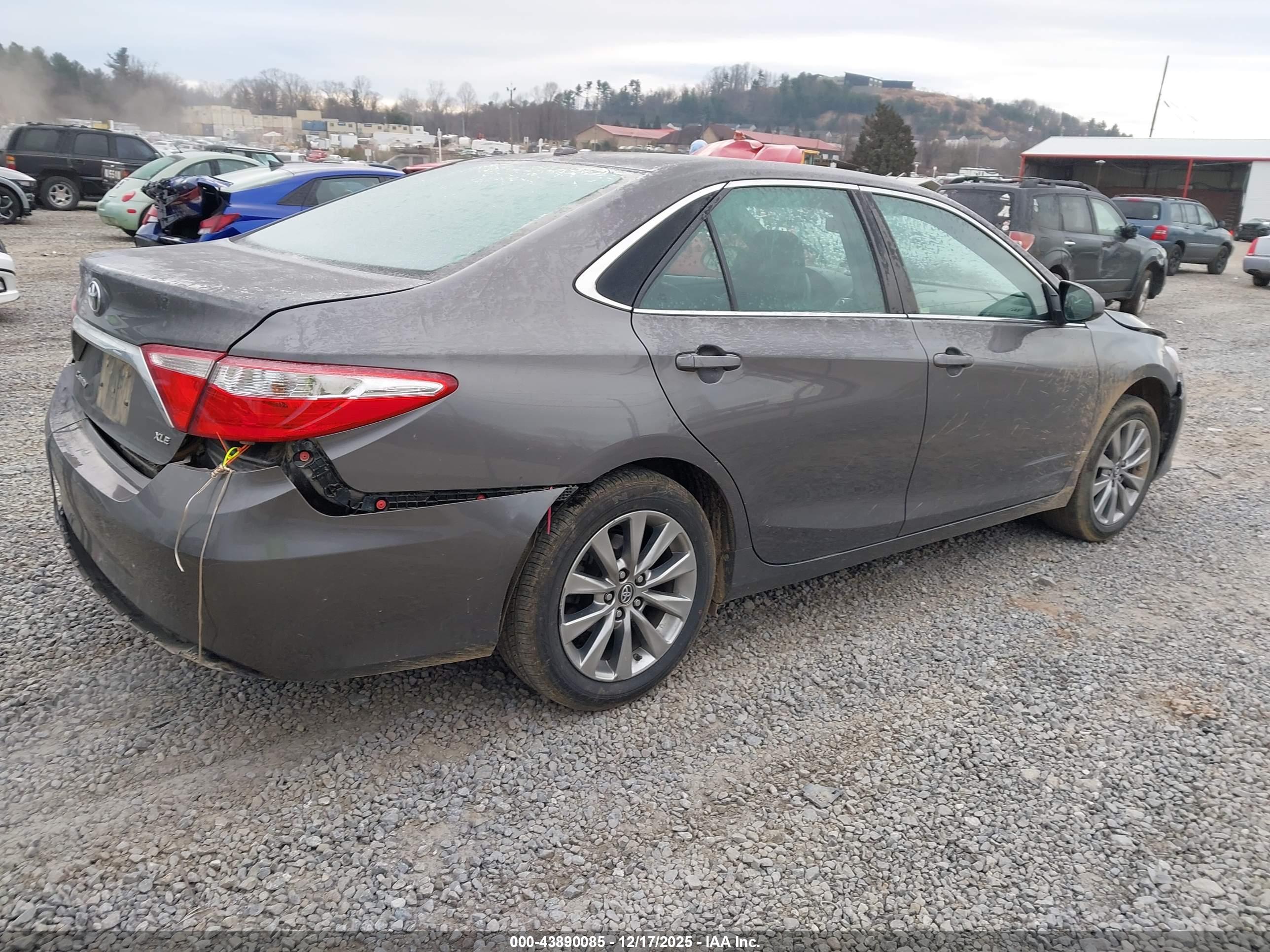 TOYOTA CAMRY image 4