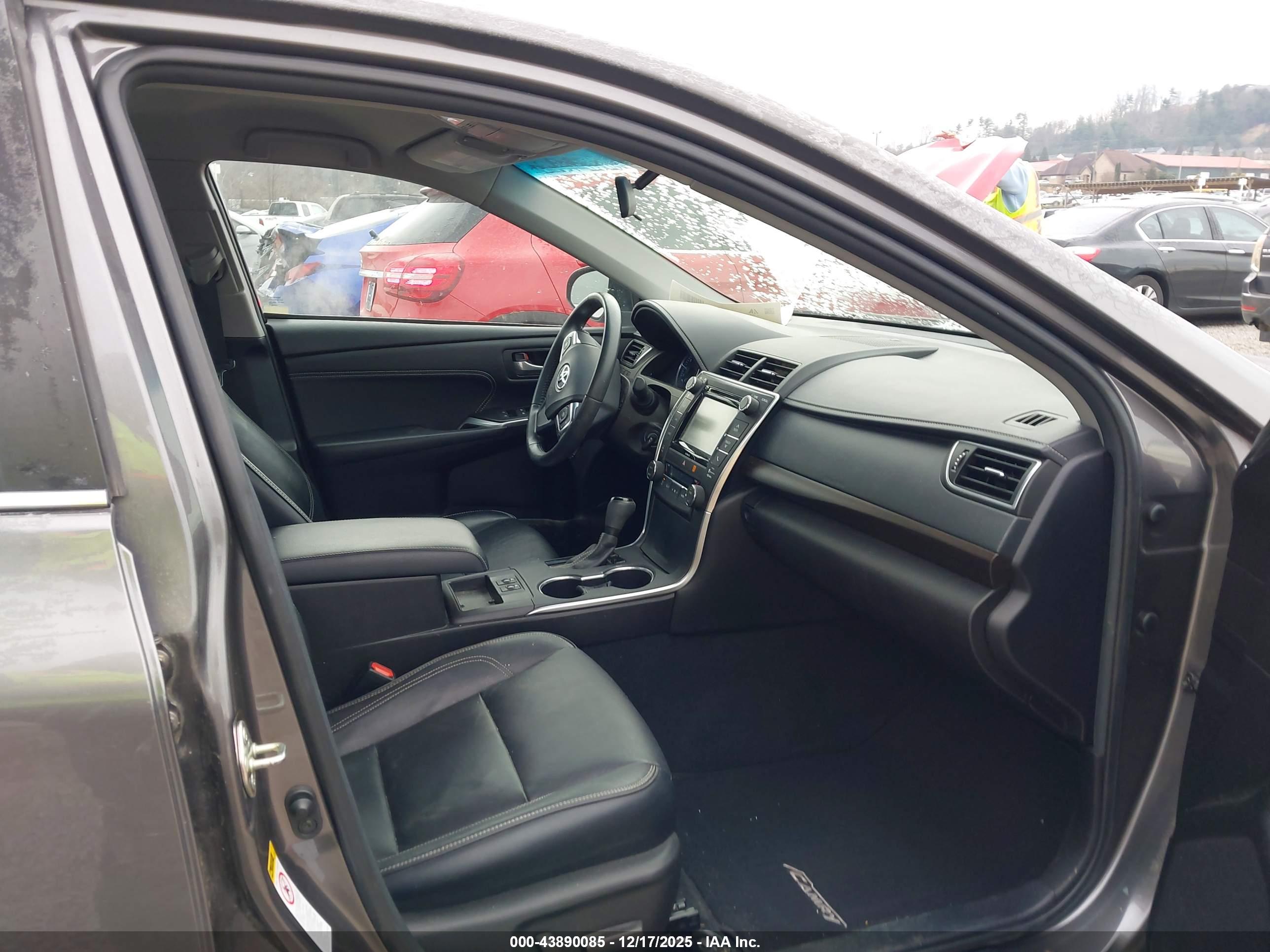 TOYOTA CAMRY image 5