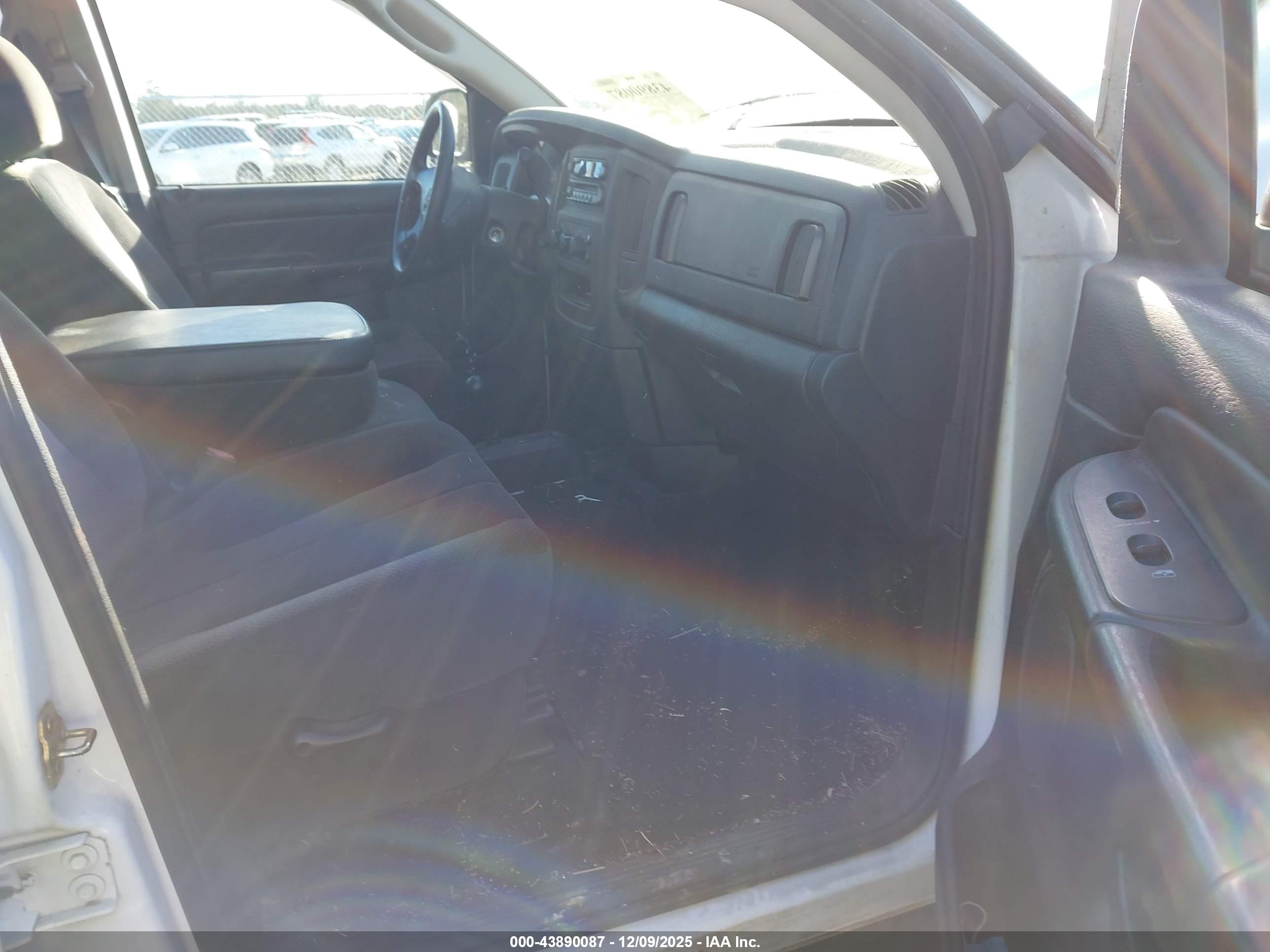 DODGE RAM image 5