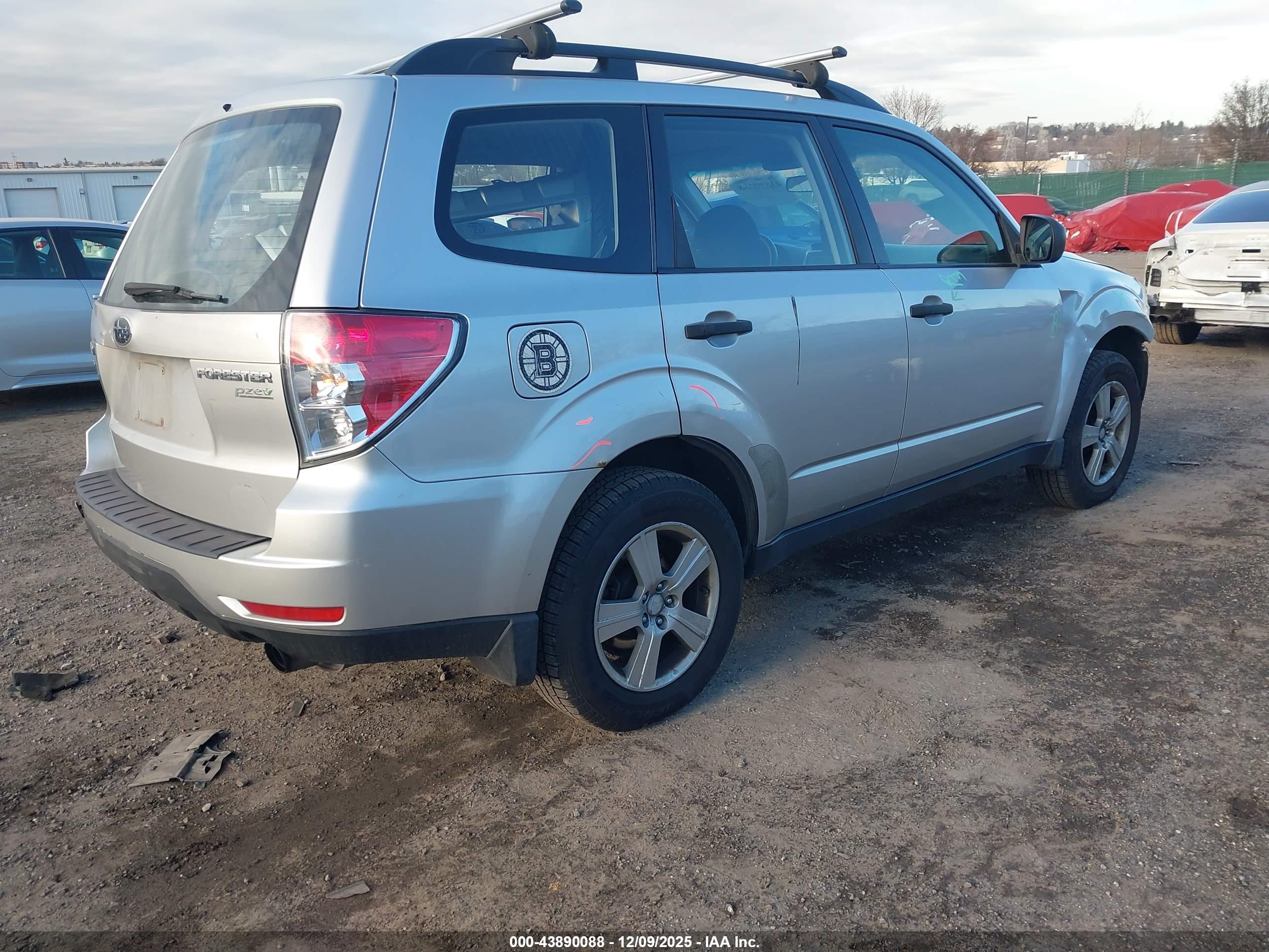 SUBARU FORESTER image 4