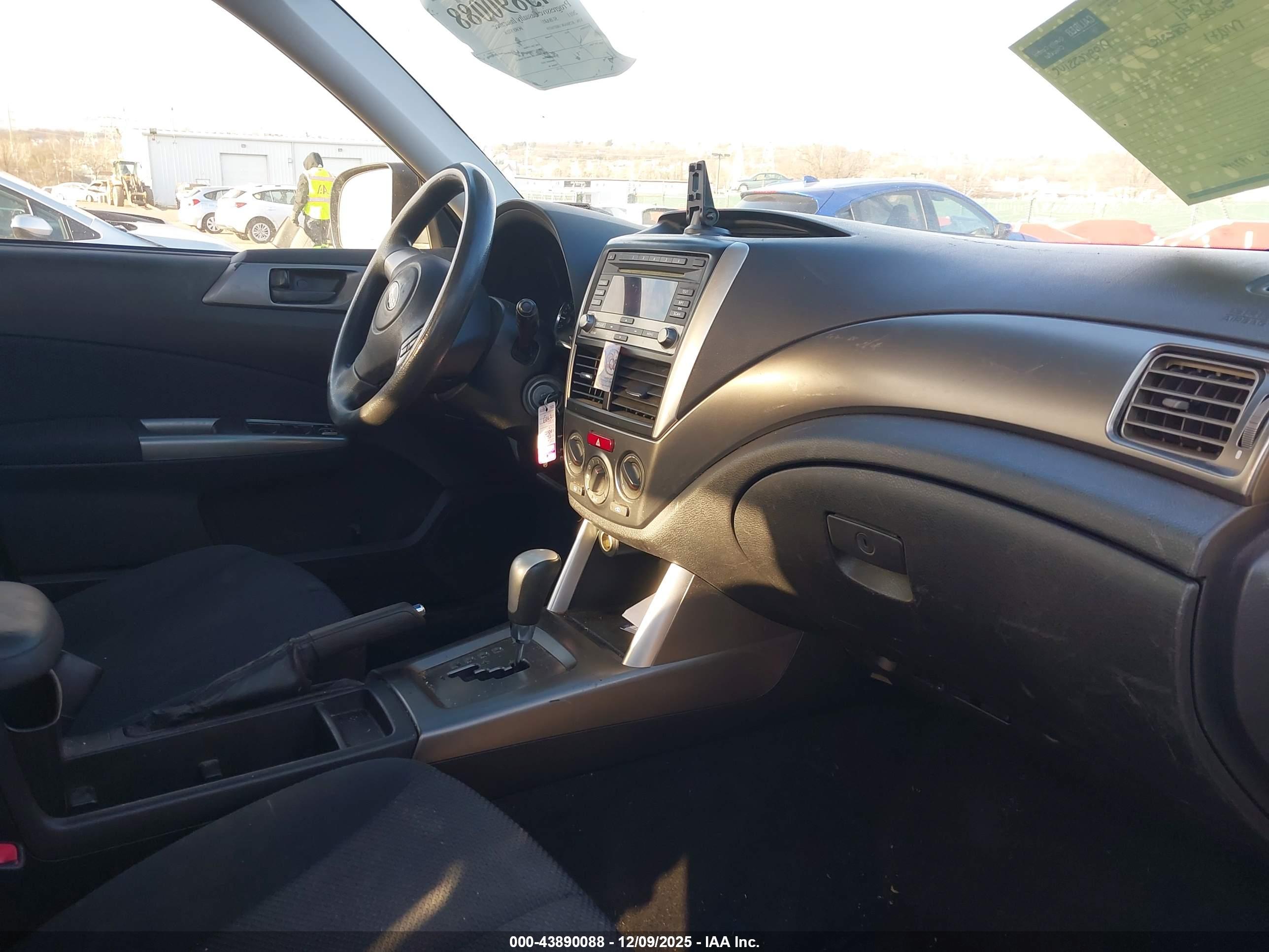 SUBARU FORESTER image 5