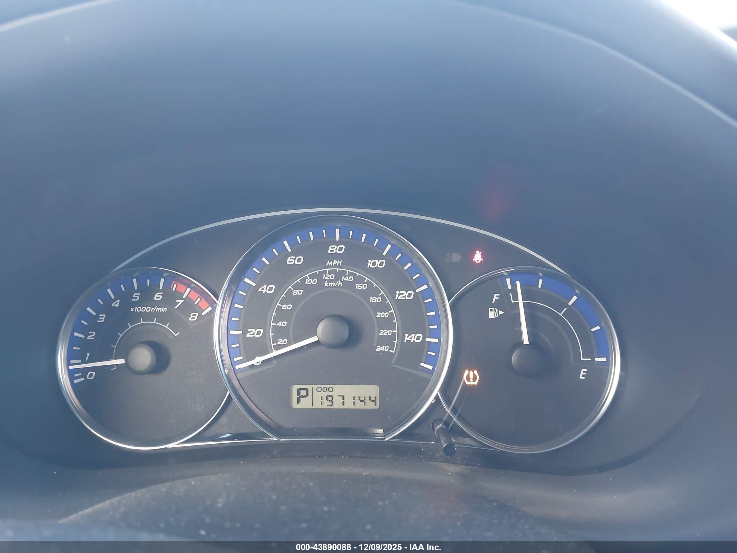 SUBARU FORESTER image 7