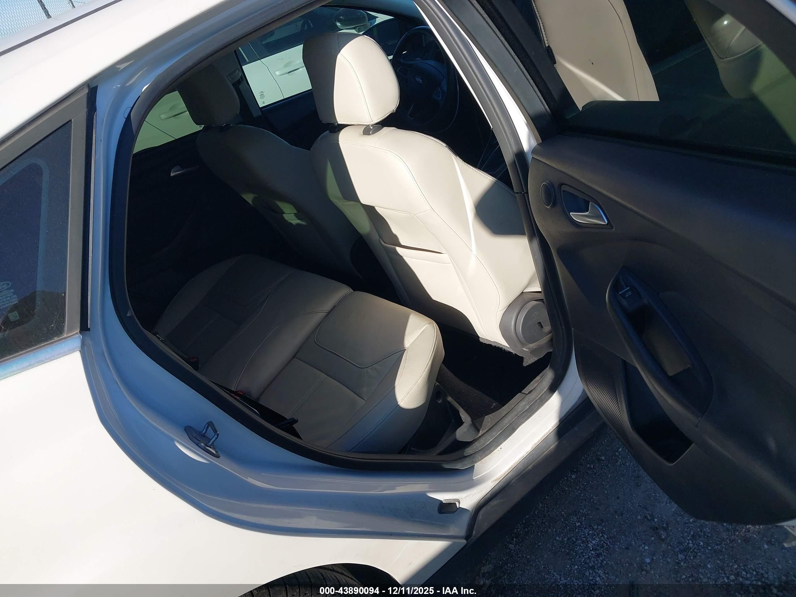 FORD FOCUS image 8