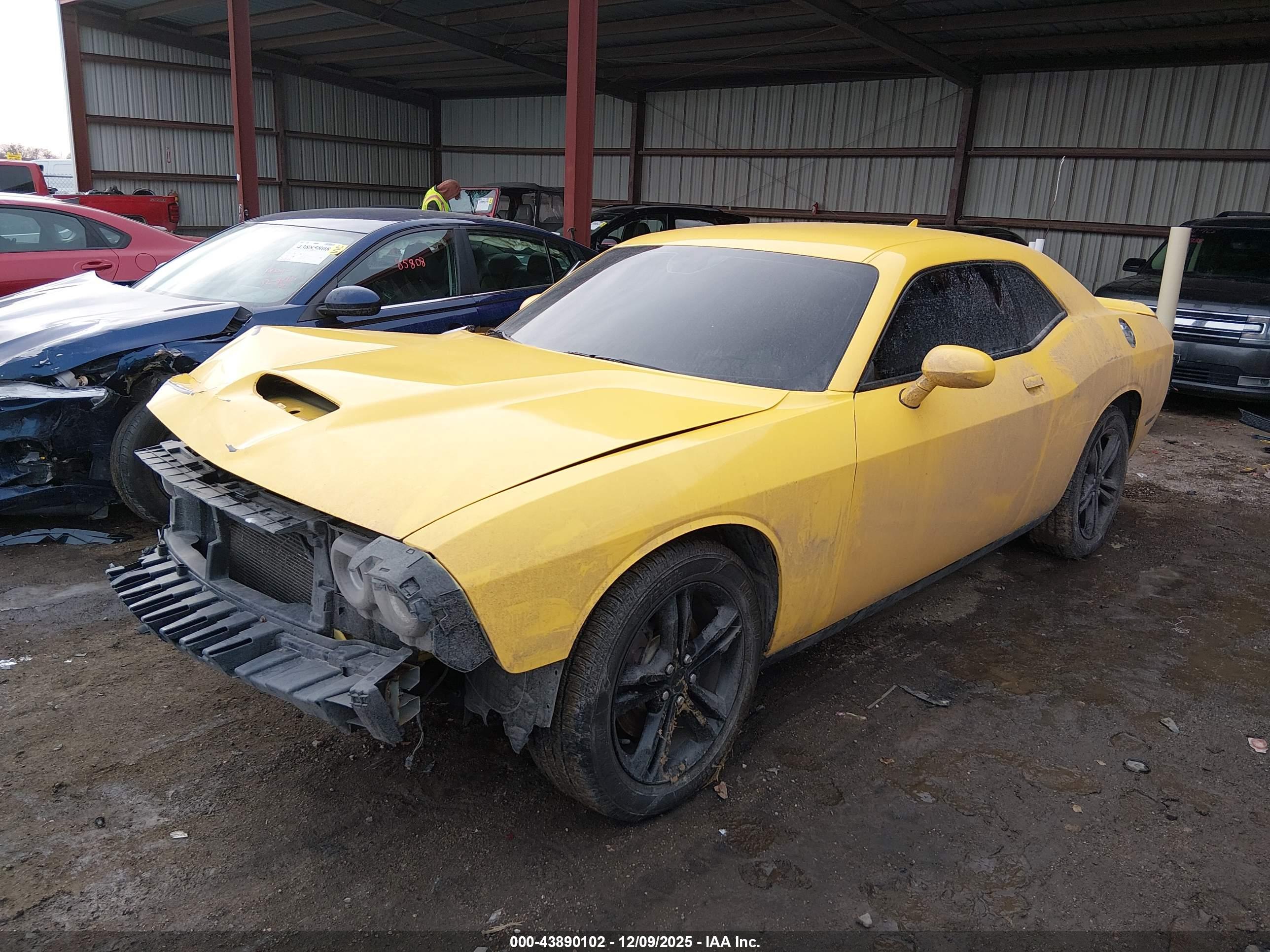 DODGE CHALLENGER image 2