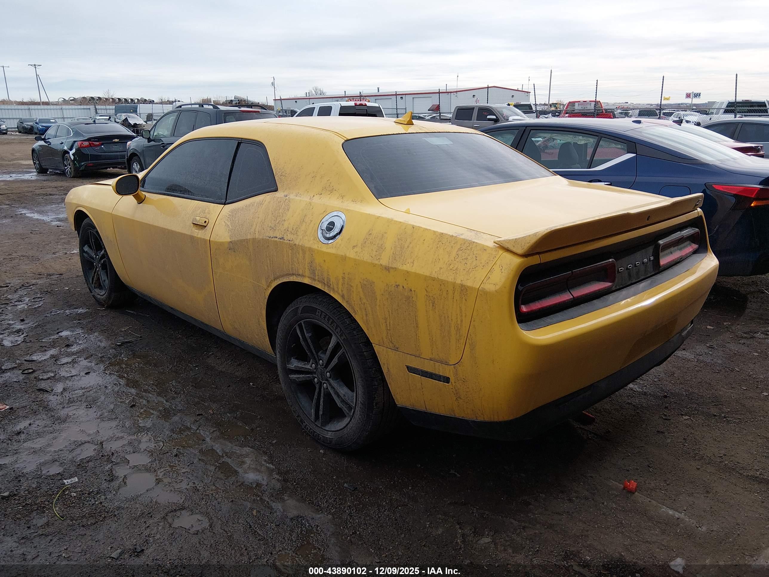 DODGE CHALLENGER image 3