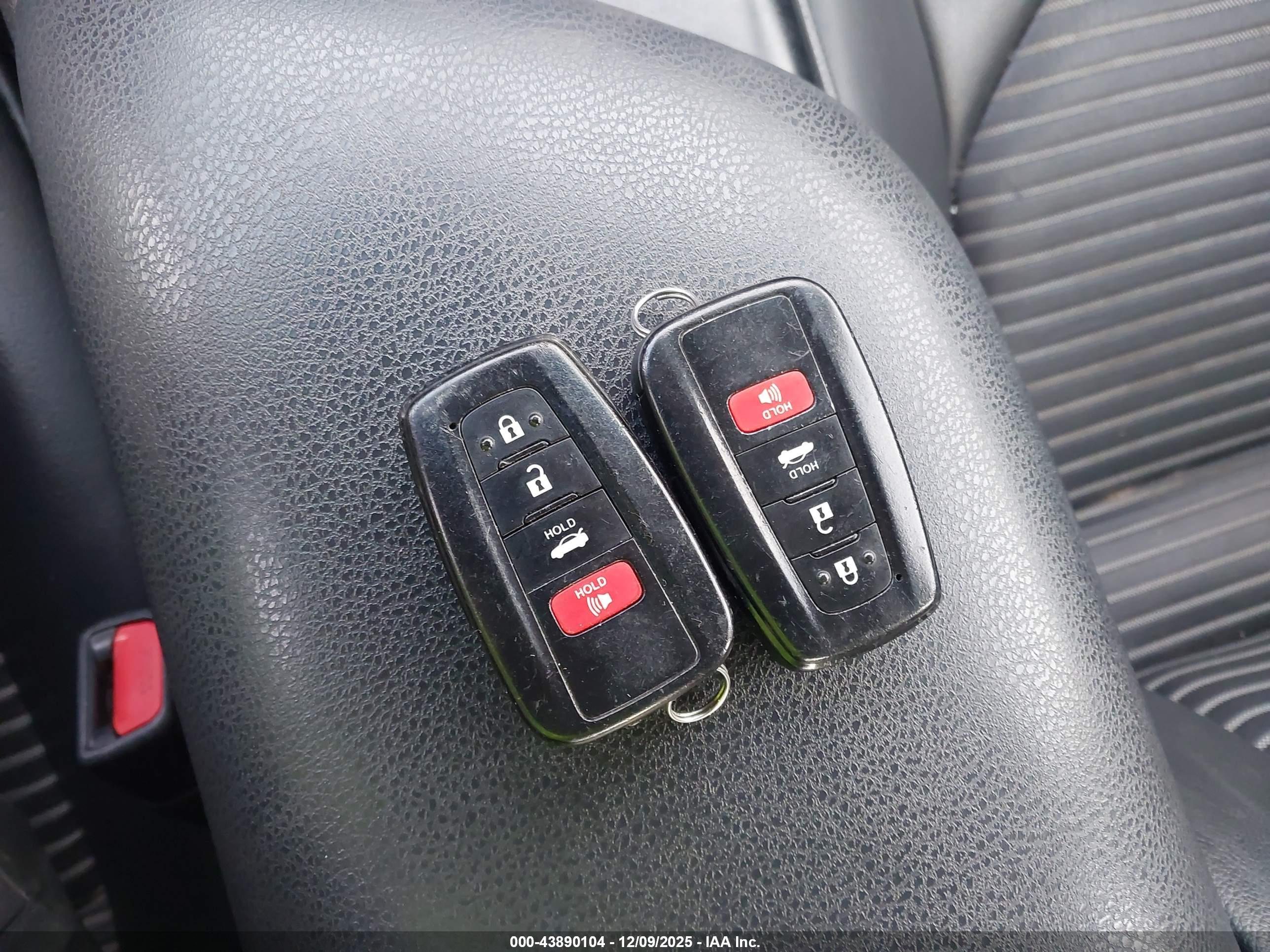 TOYOTA CAMRY image 11