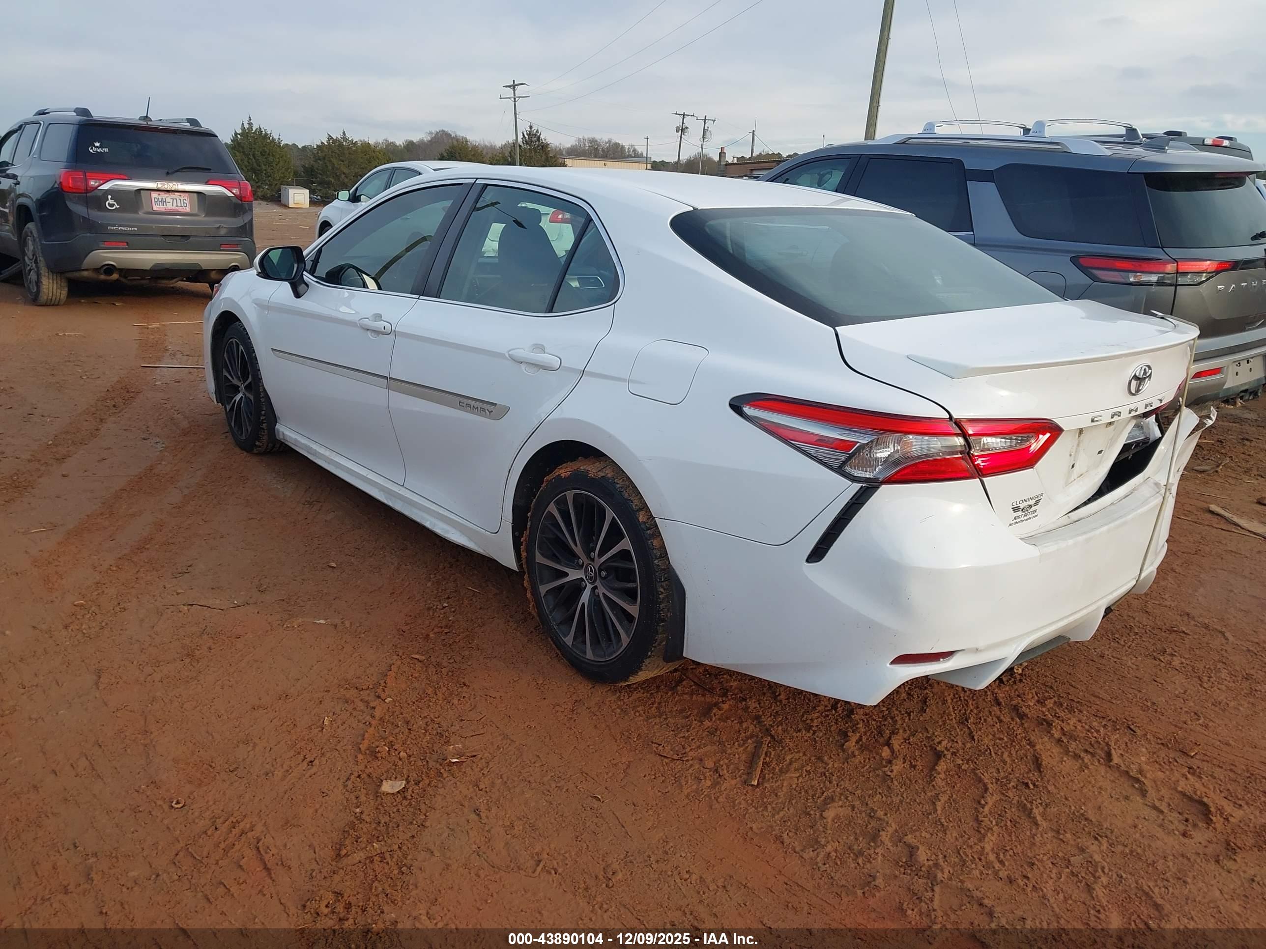 TOYOTA CAMRY image 3