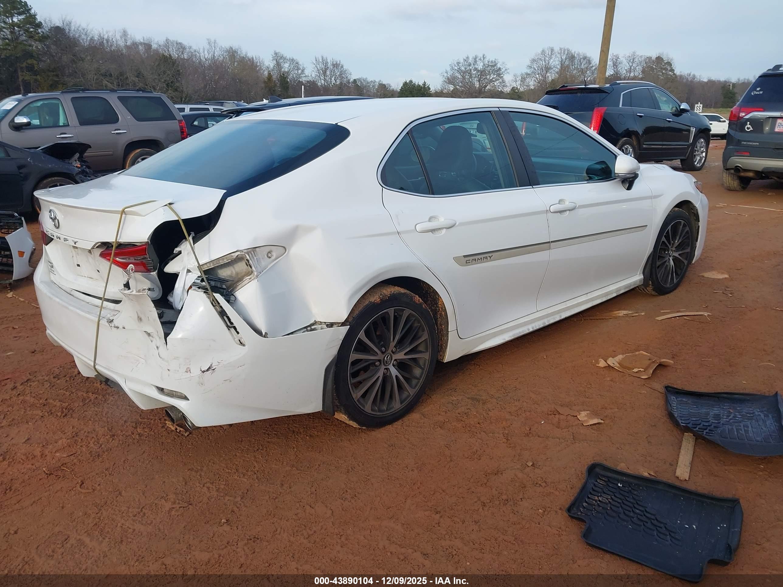 TOYOTA CAMRY image 4
