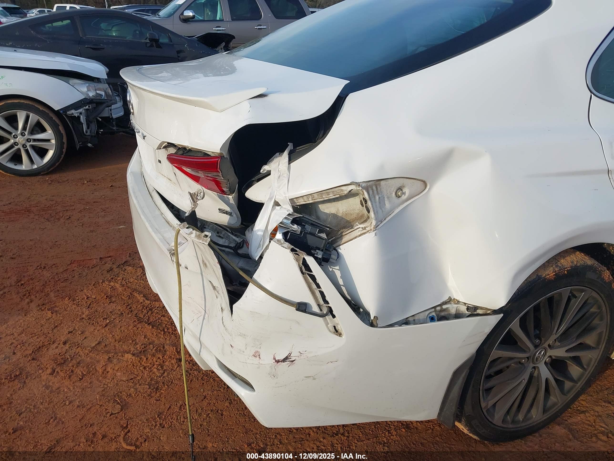 TOYOTA CAMRY image 6
