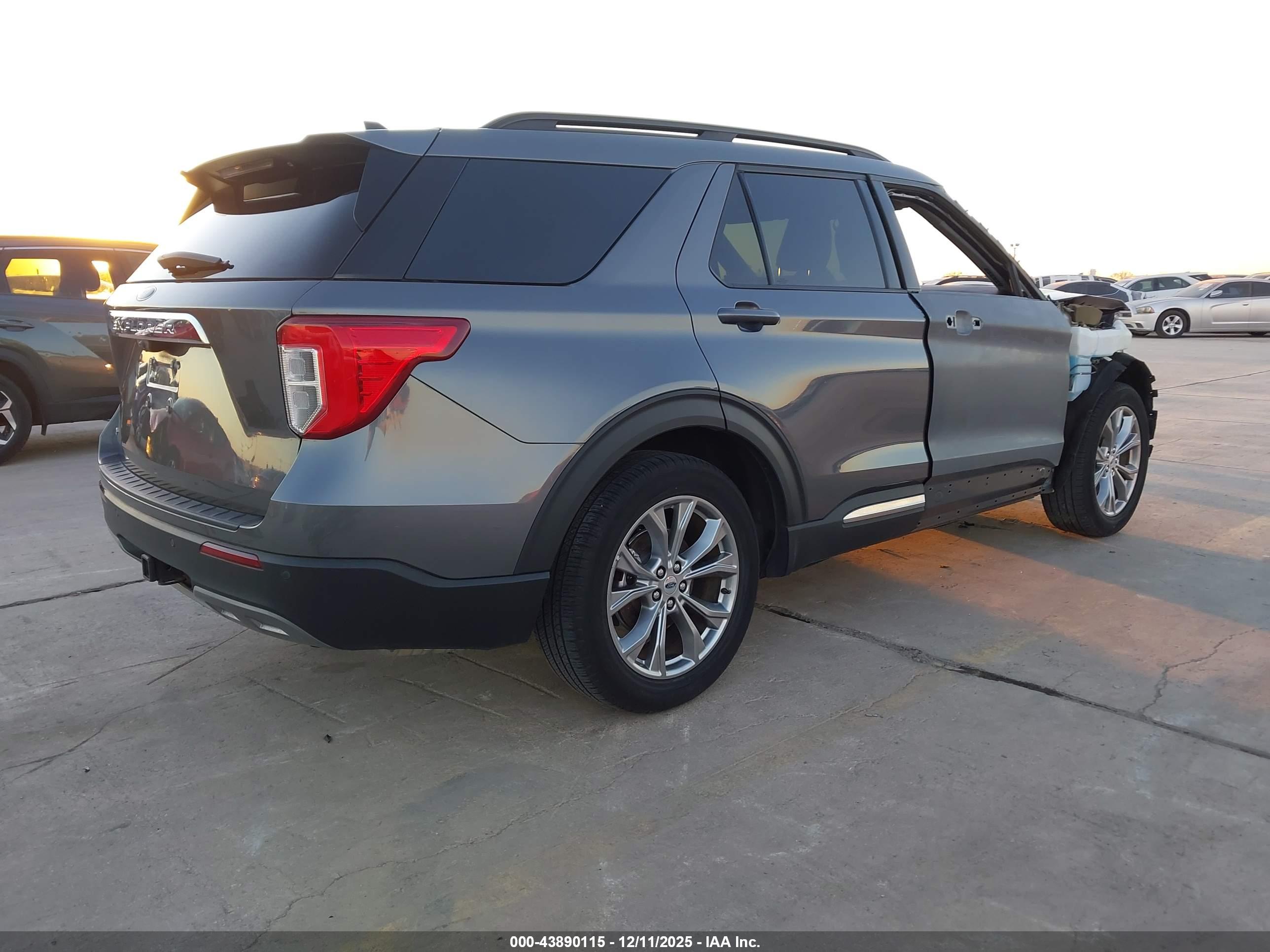 FORD EXPLORER image 4