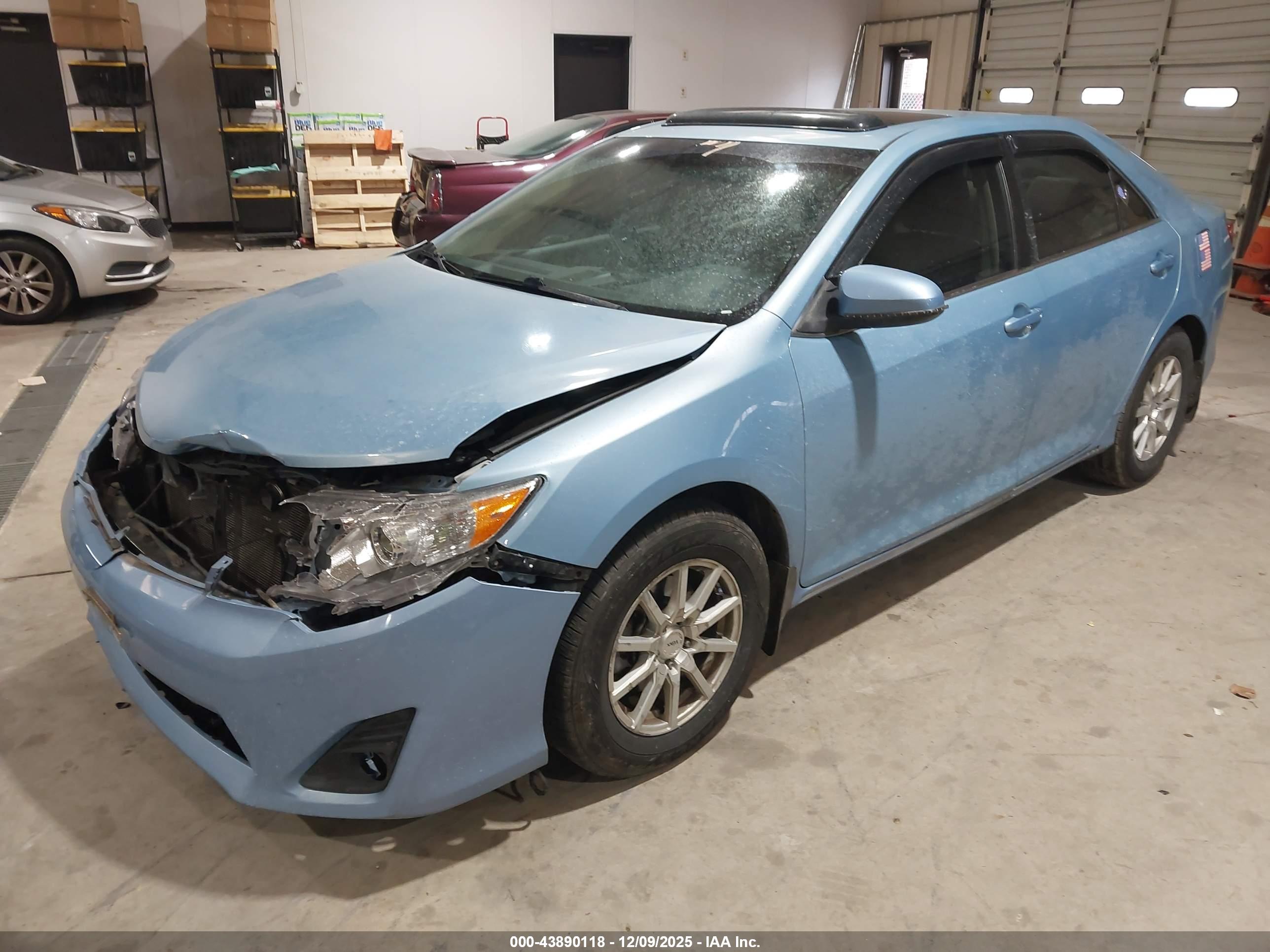 TOYOTA CAMRY image 2