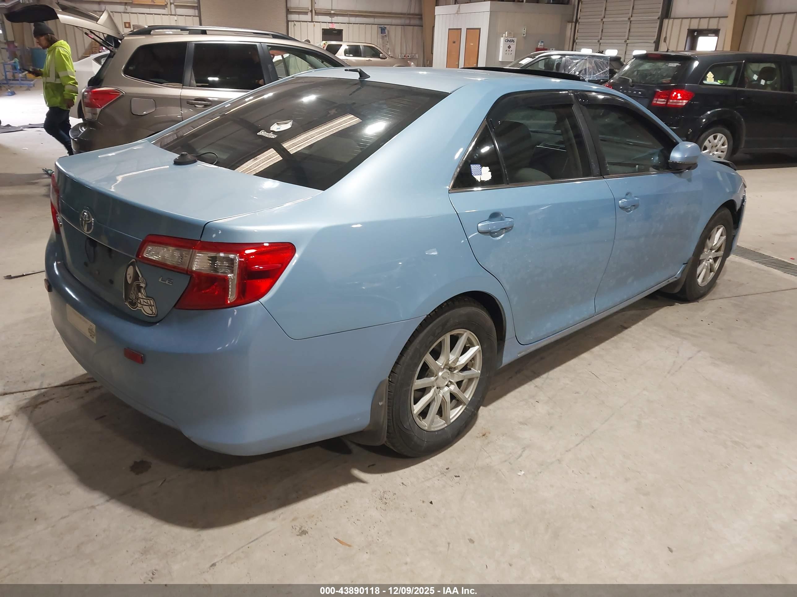 TOYOTA CAMRY image 4
