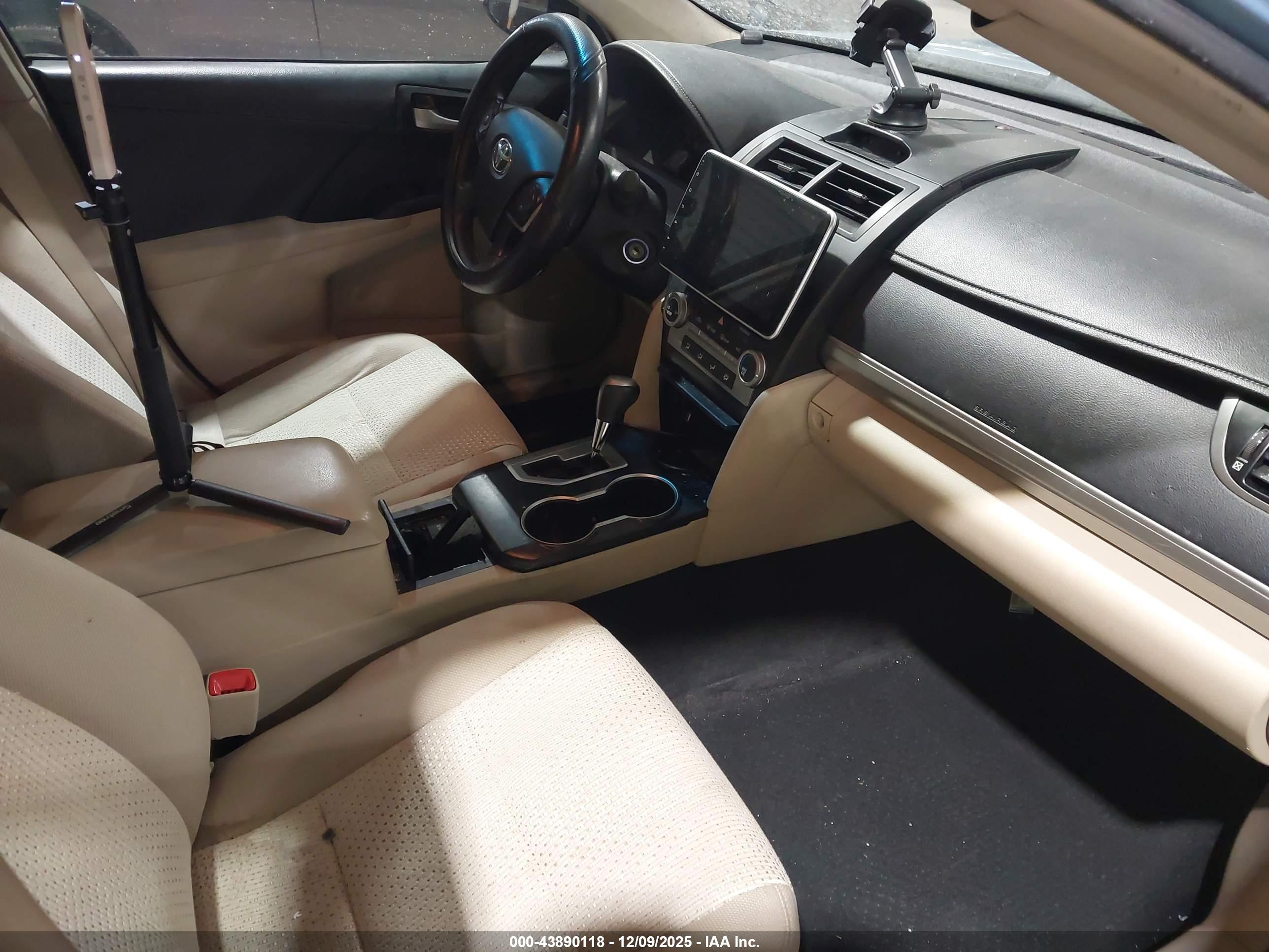 TOYOTA CAMRY image 5