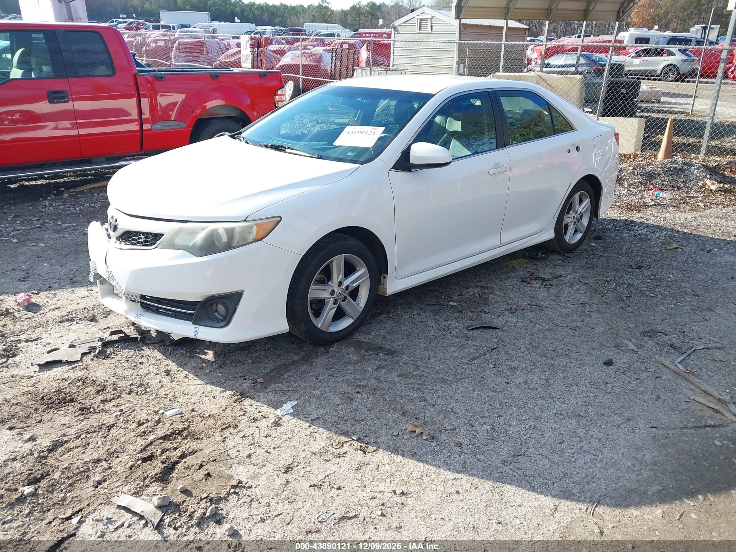 TOYOTA CAMRY image 2
