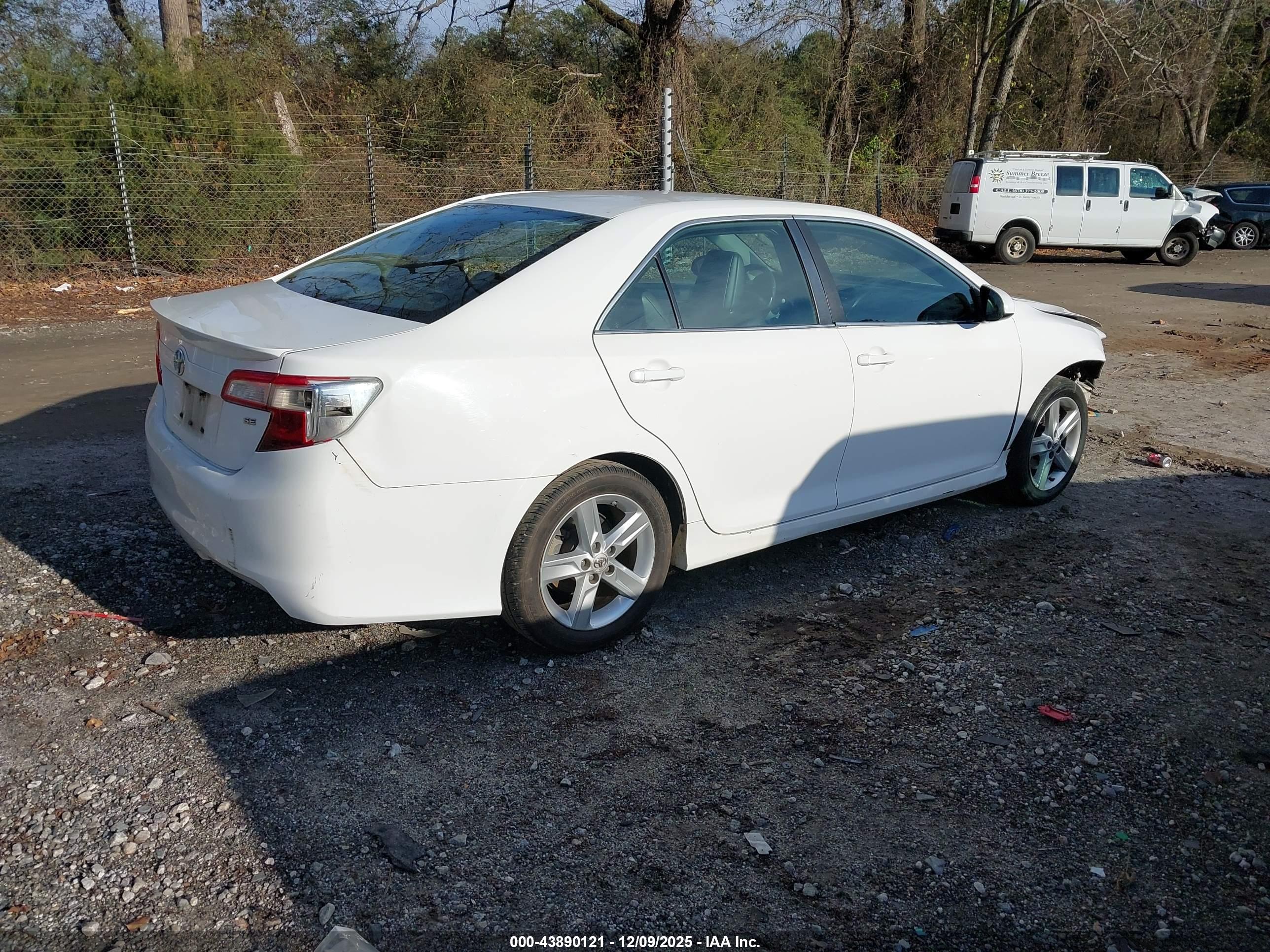 TOYOTA CAMRY image 4