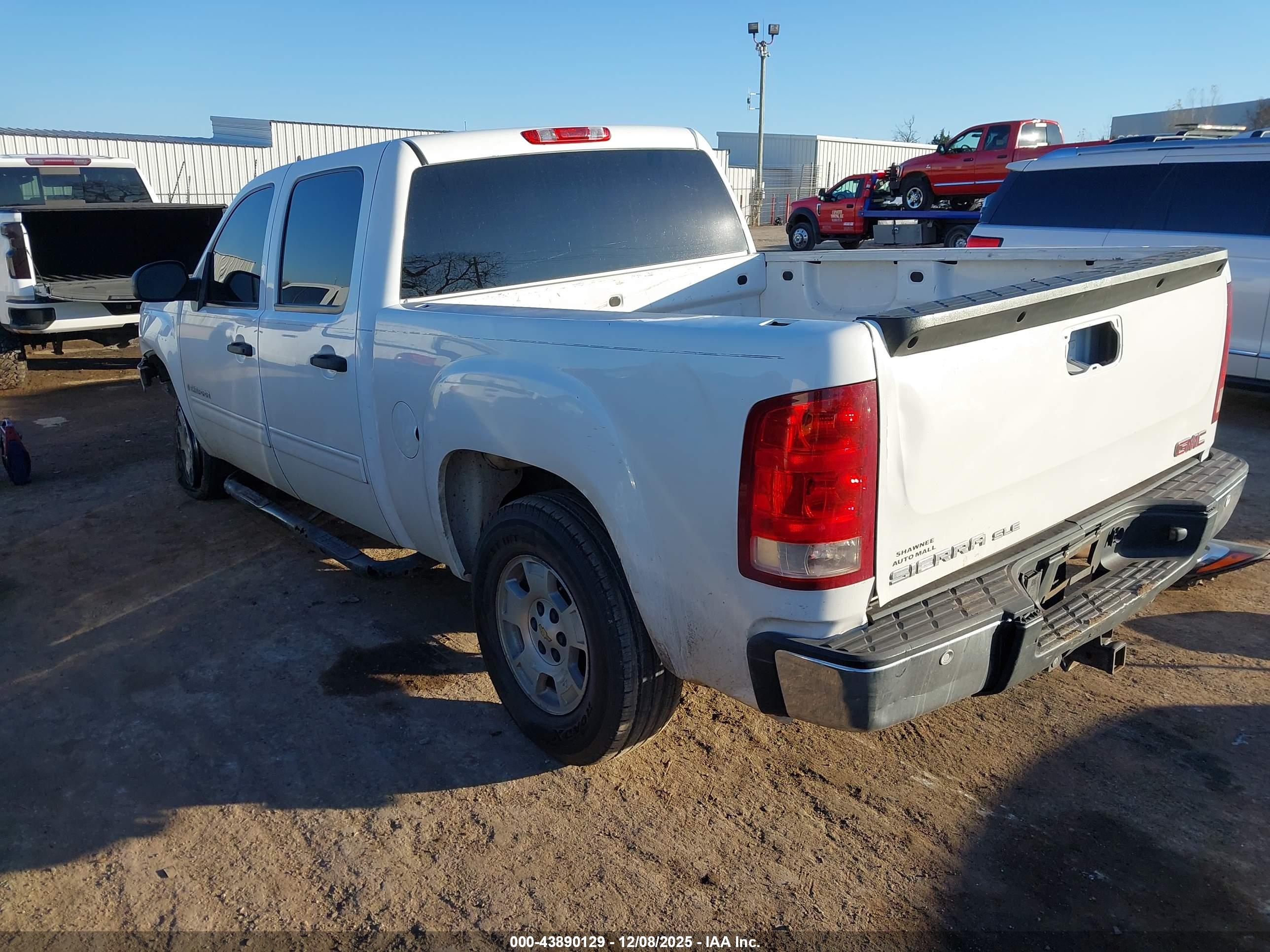GMC SIERRA image 3