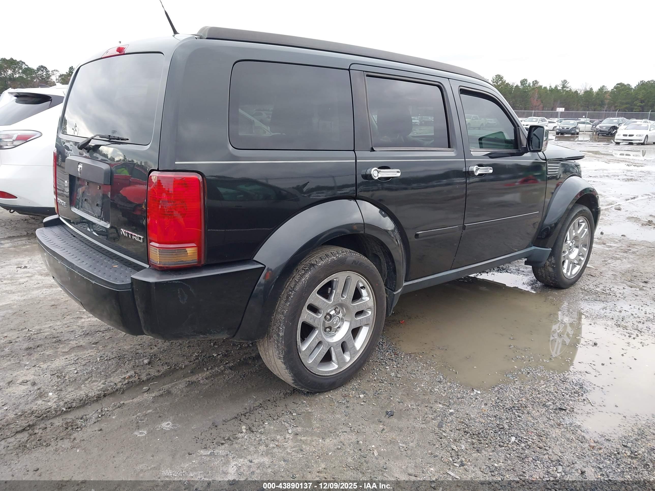 DODGE NITRO image 4