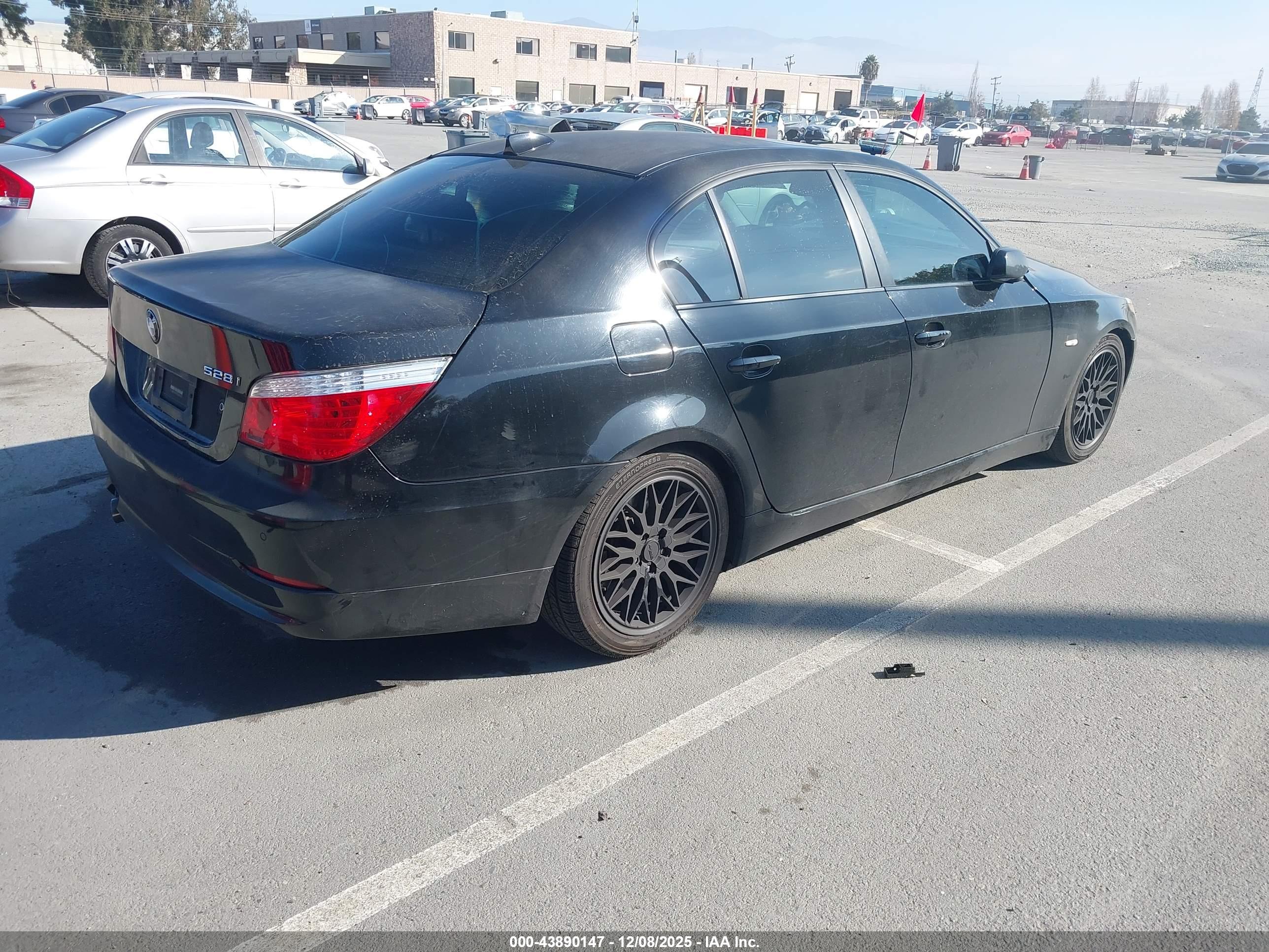 BMW 528I image 4