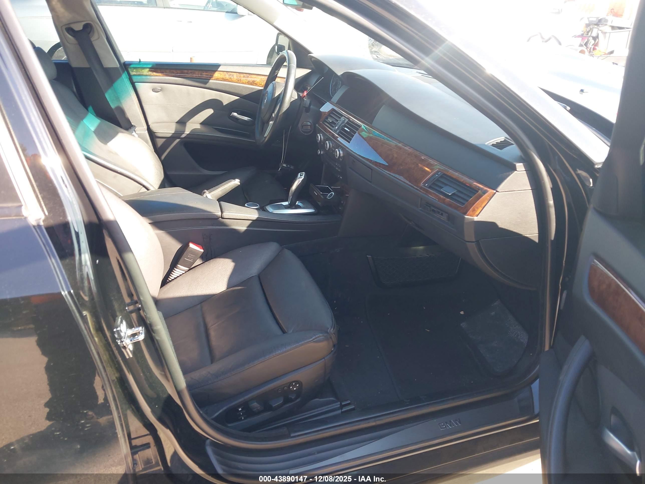 BMW 528I image 5