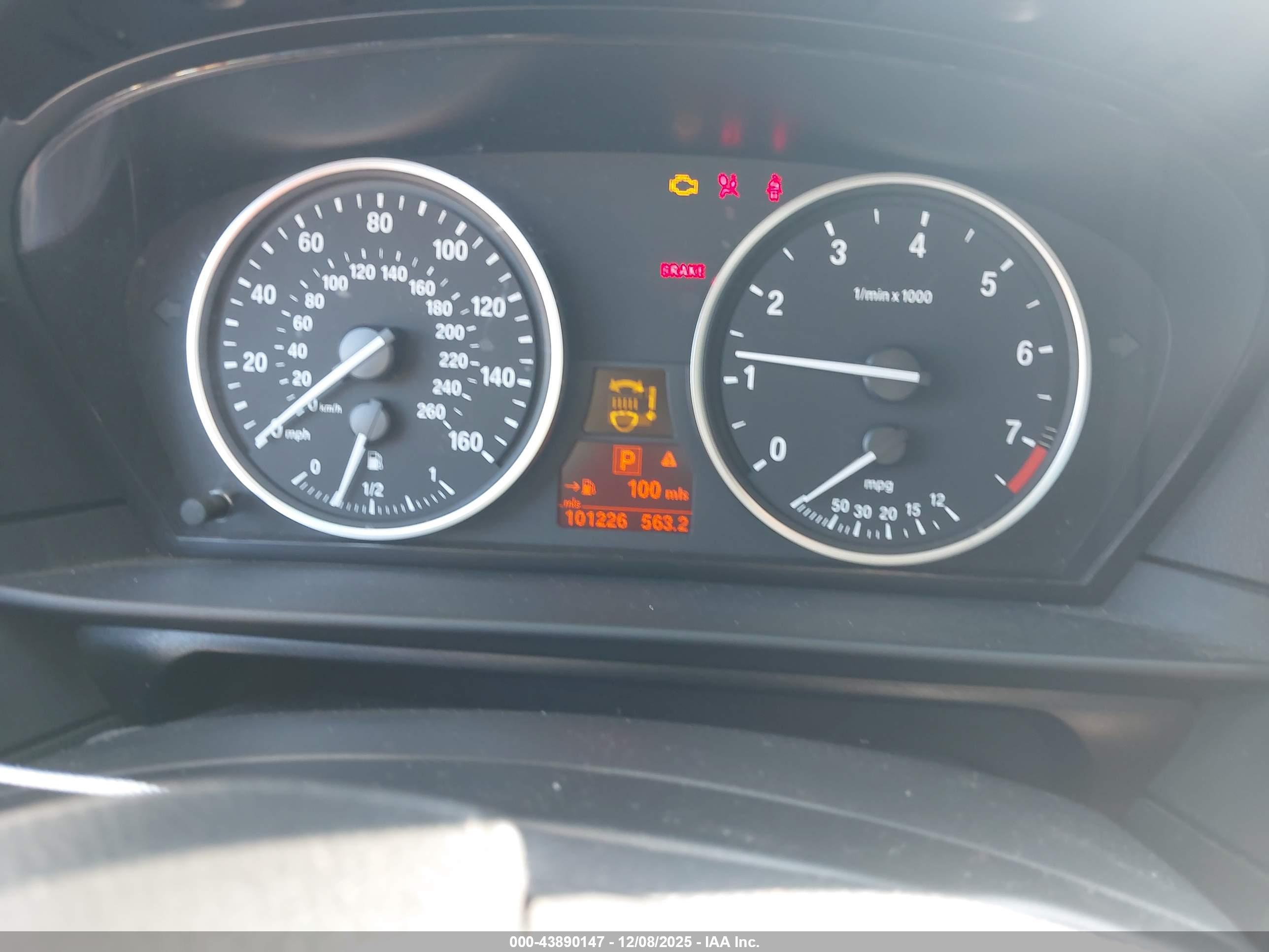 BMW 528I image 7