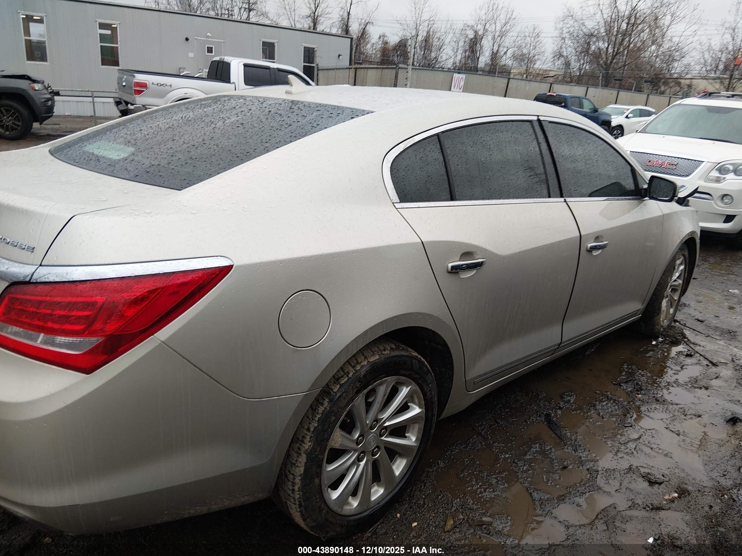BUICK LACROSSE image 4