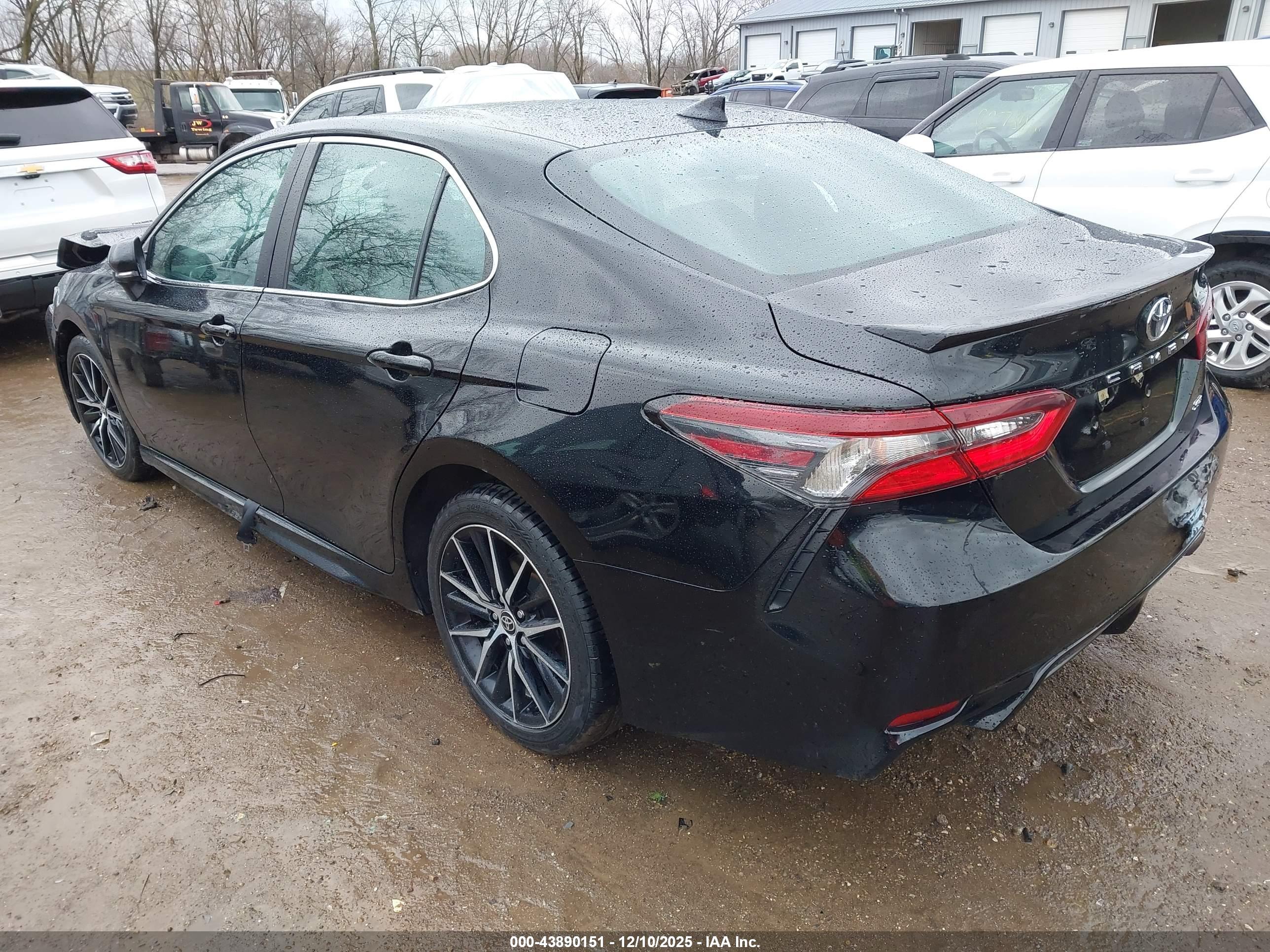 TOYOTA CAMRY image 3