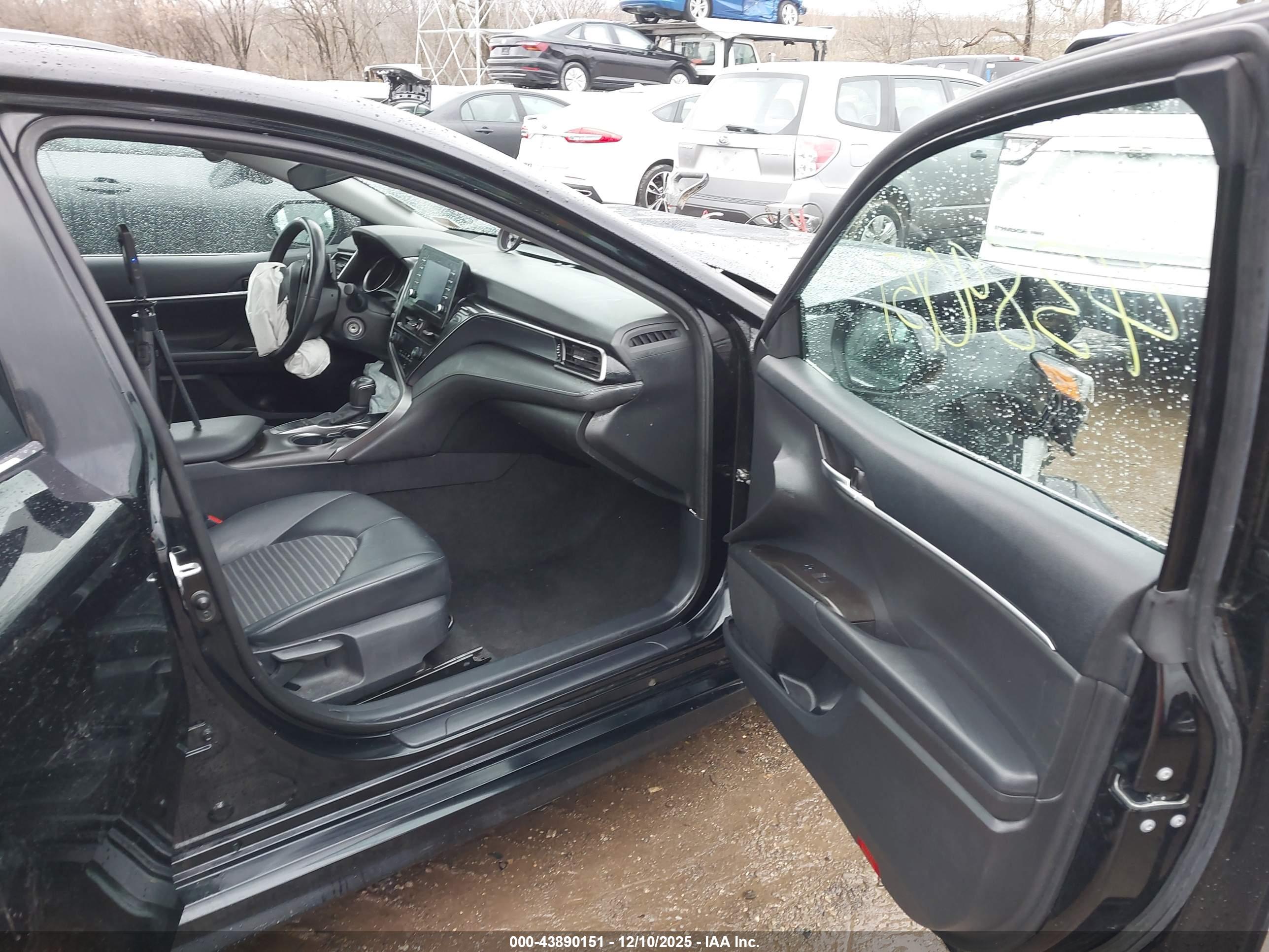 TOYOTA CAMRY image 5