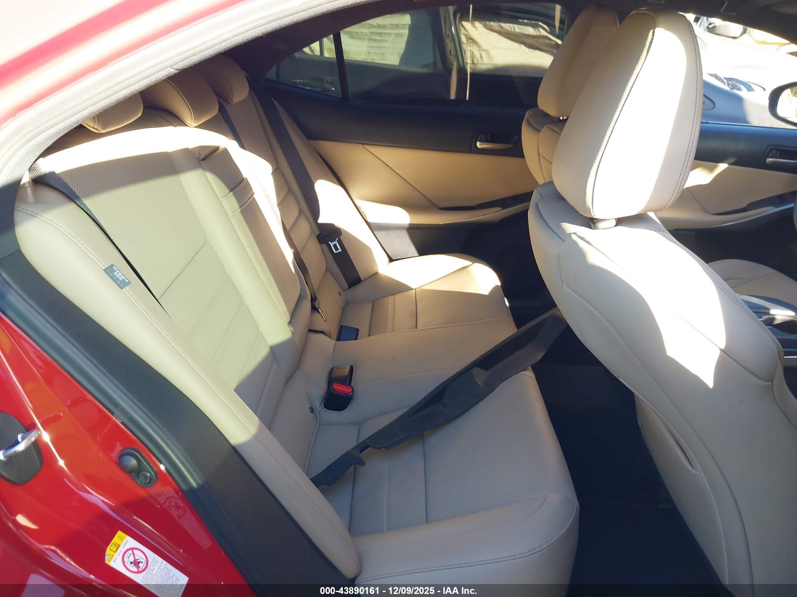LEXUS IS image 8