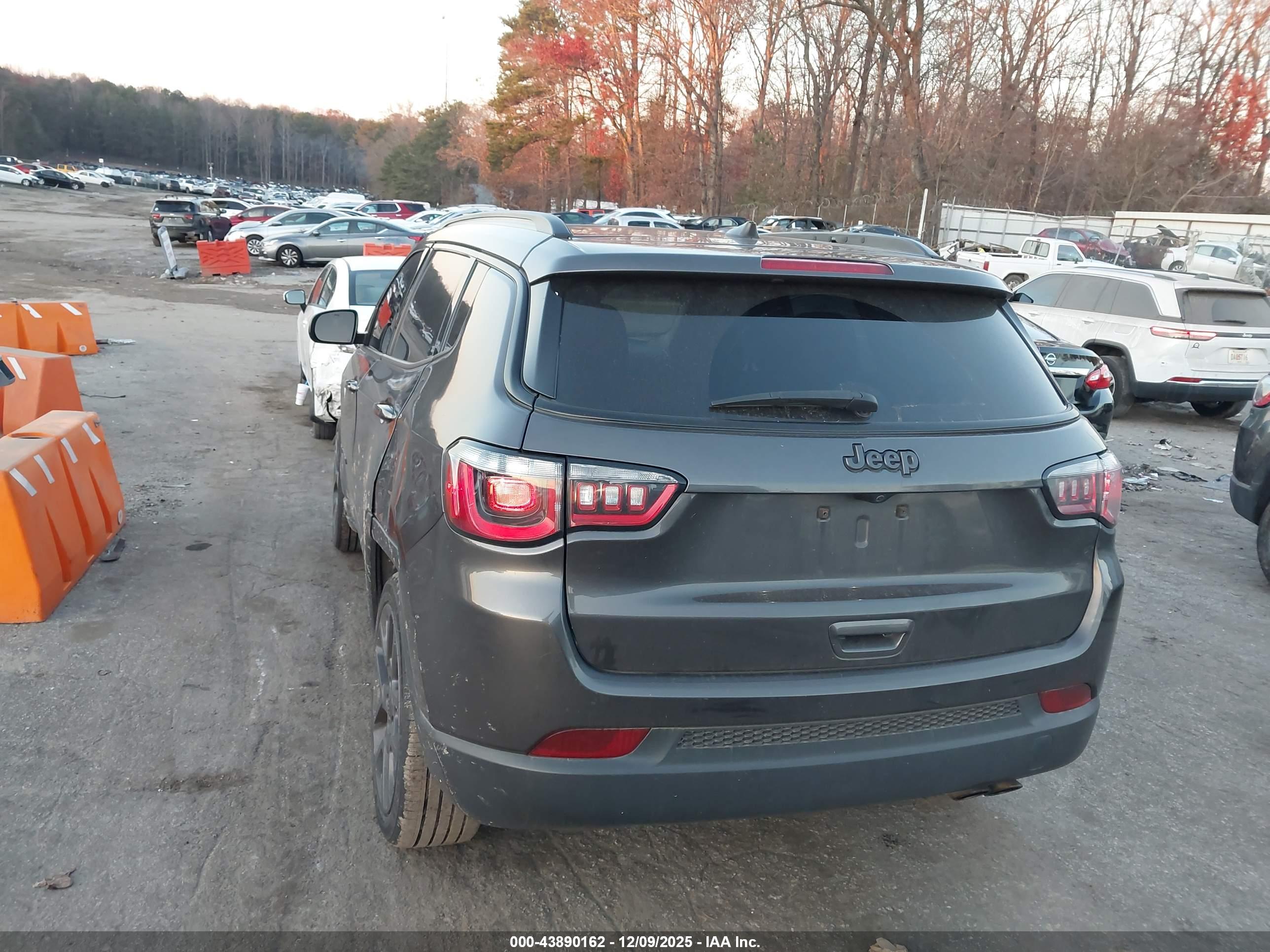 JEEP COMPASS image 3