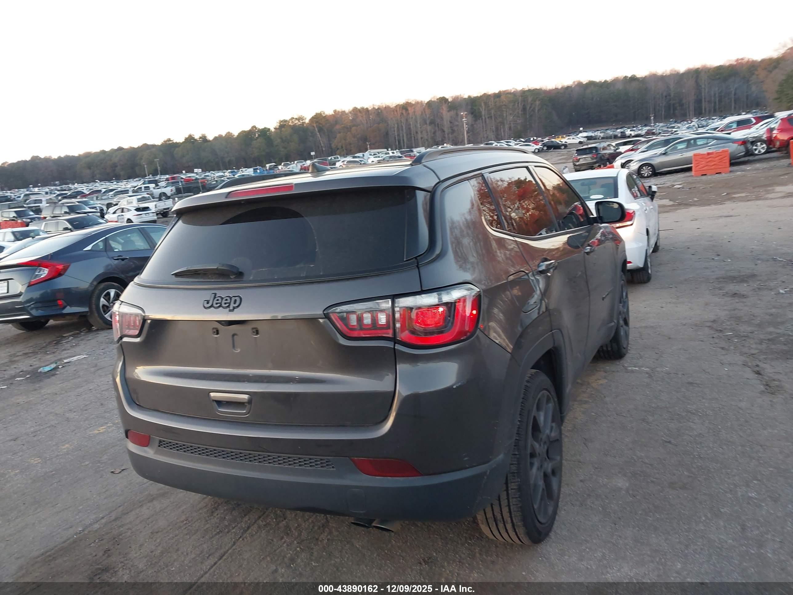 JEEP COMPASS image 4