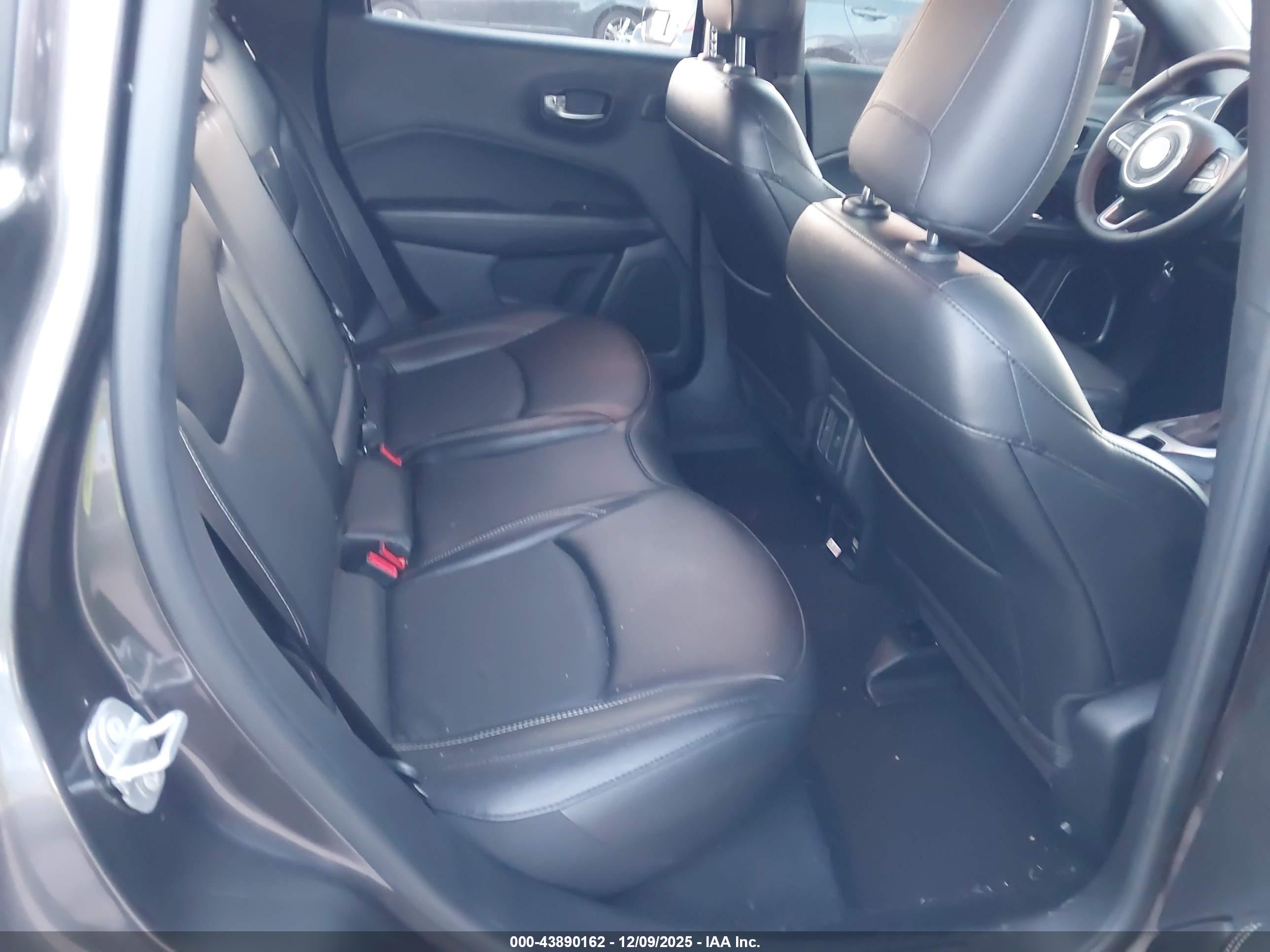 JEEP COMPASS image 8