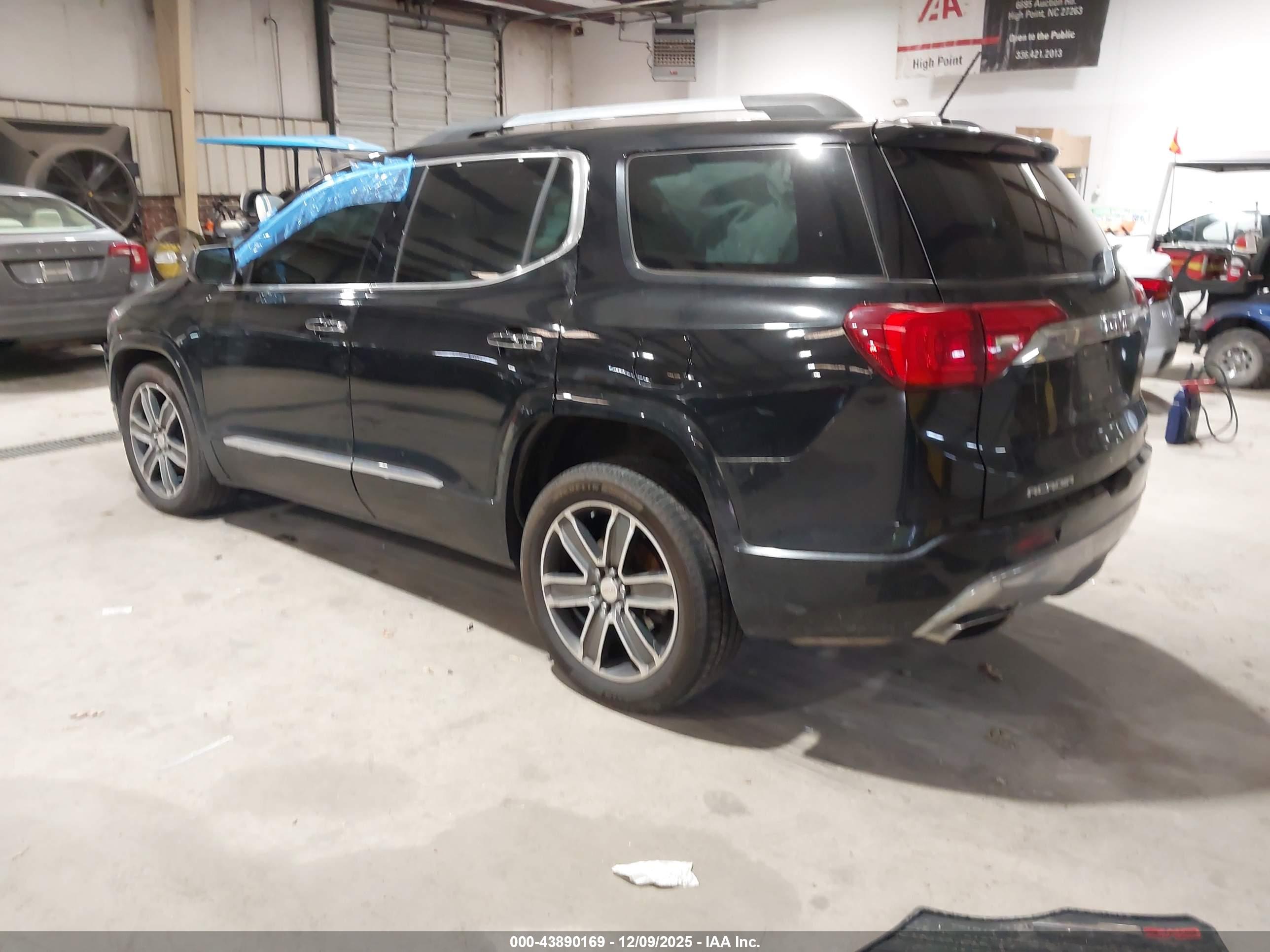 GMC ACADIA image 3