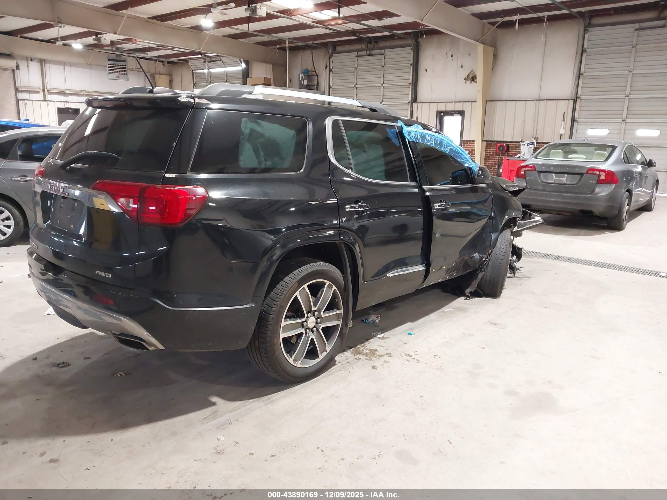 GMC ACADIA image 4