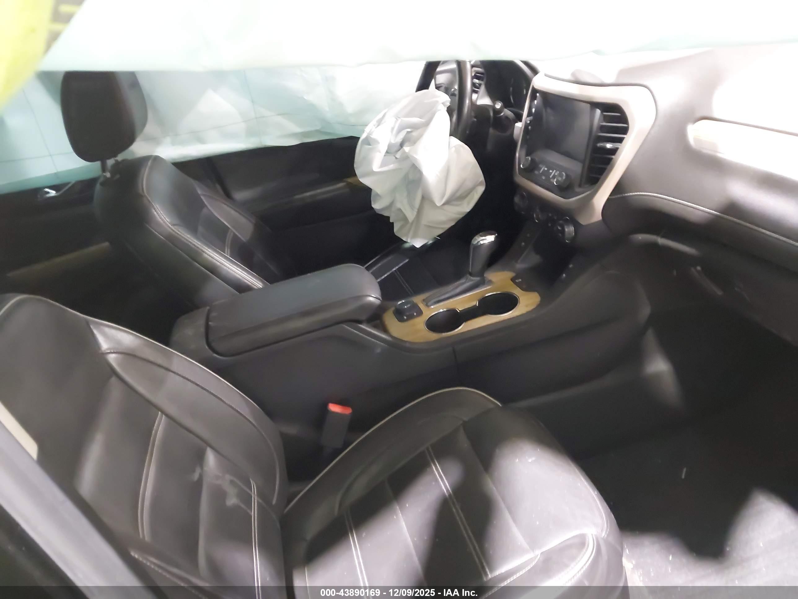 GMC ACADIA image 5