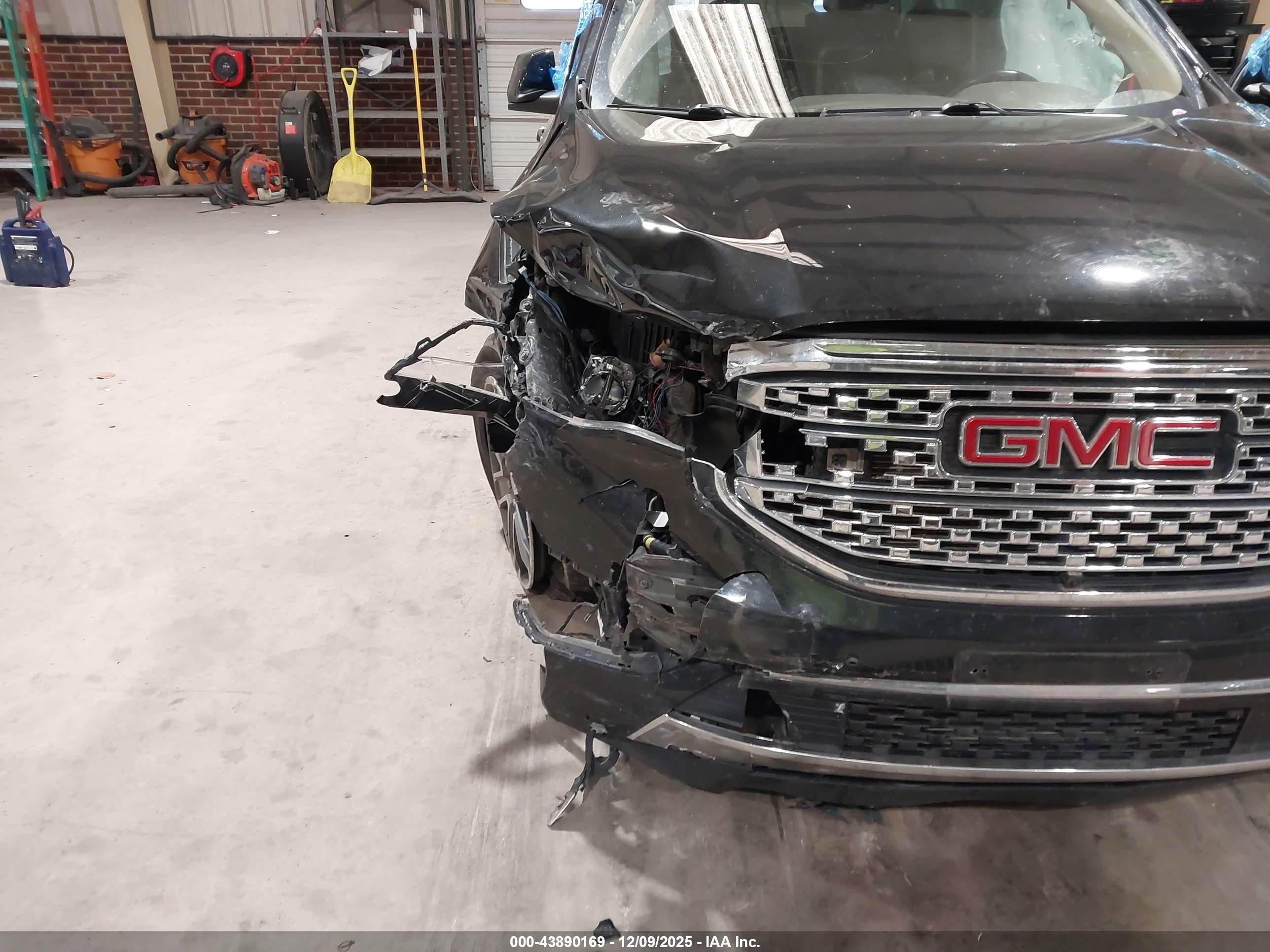 GMC ACADIA image 6