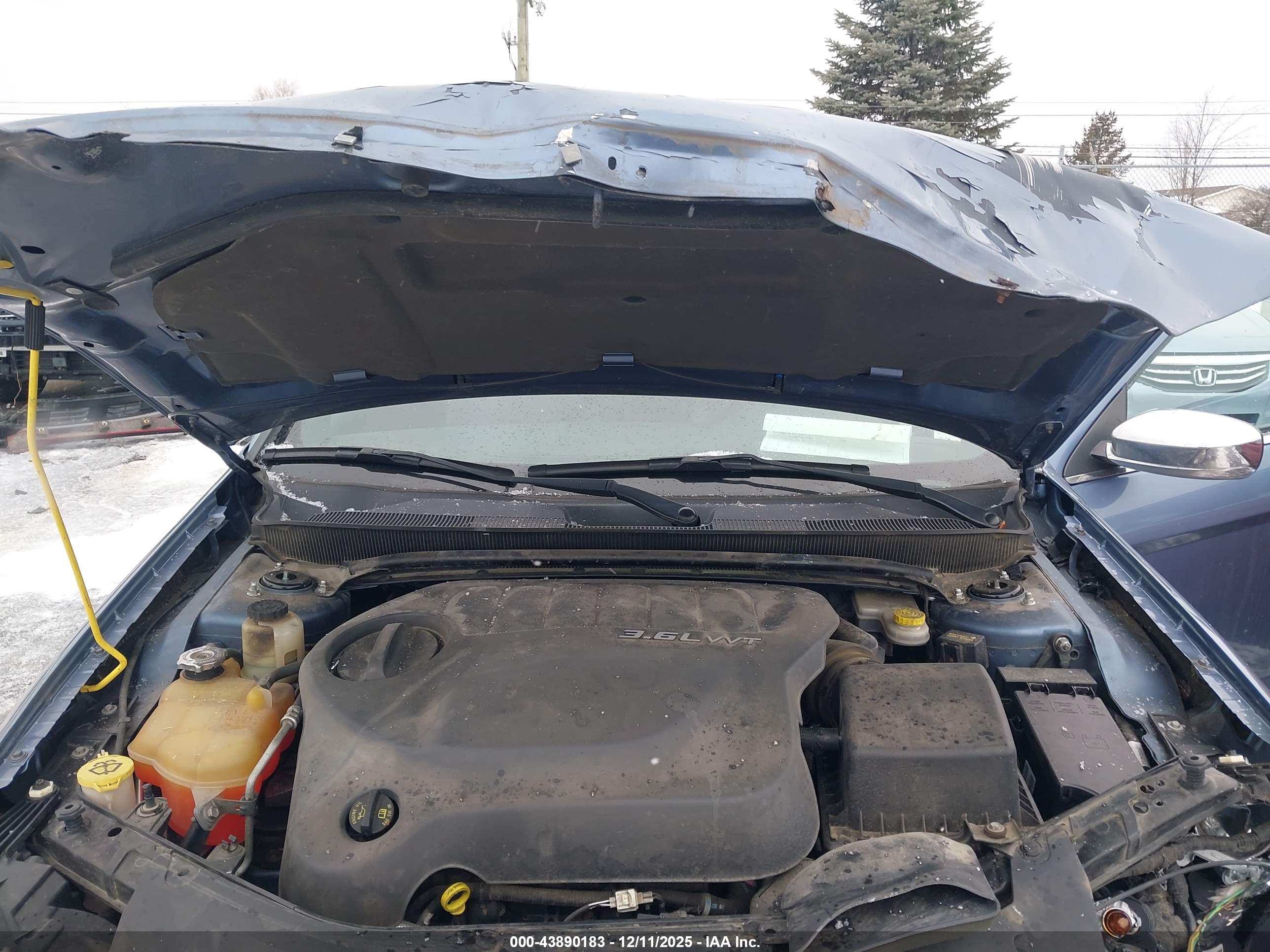CHRYSLER 200 image 10