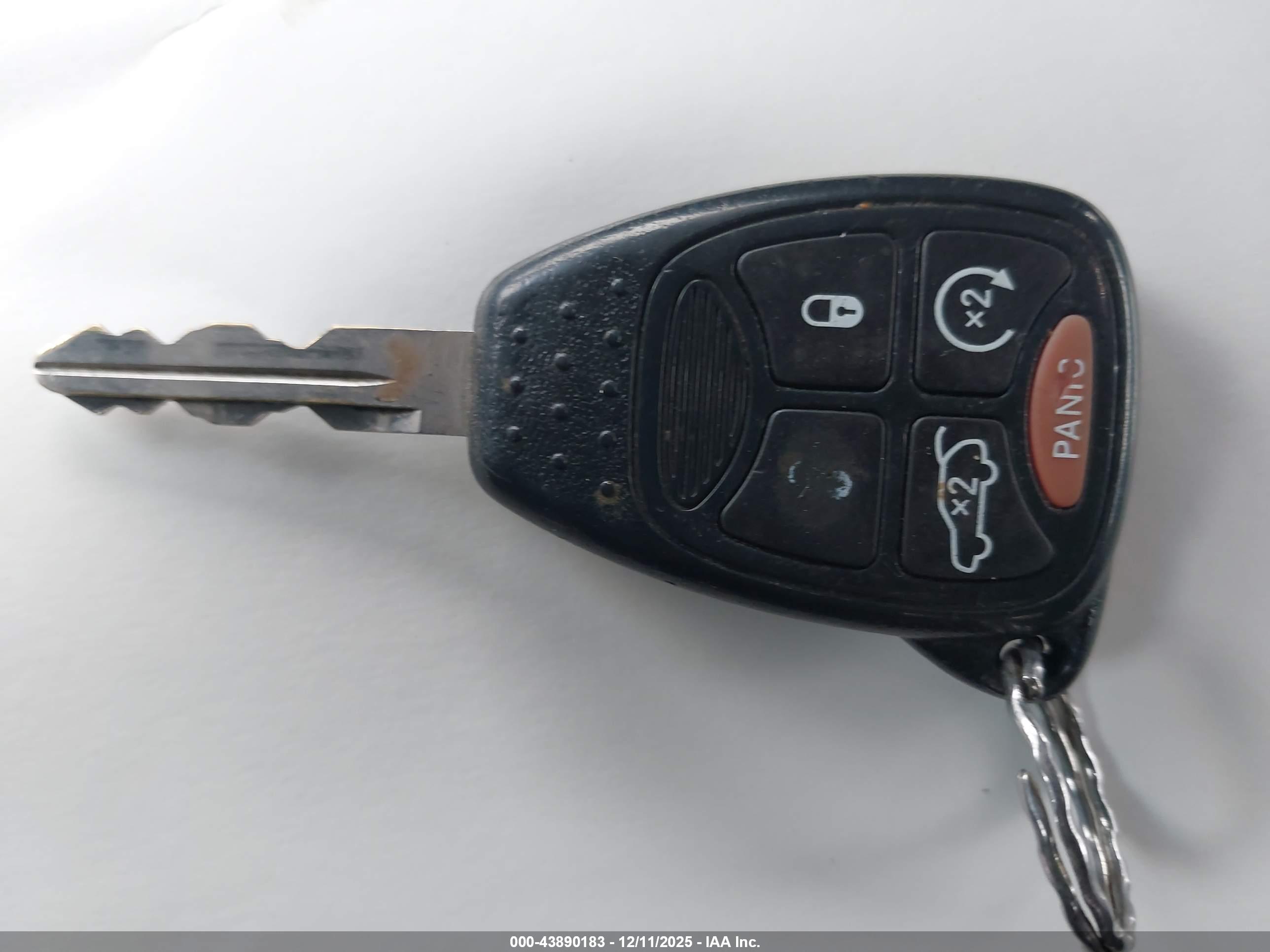 CHRYSLER 200 image 11