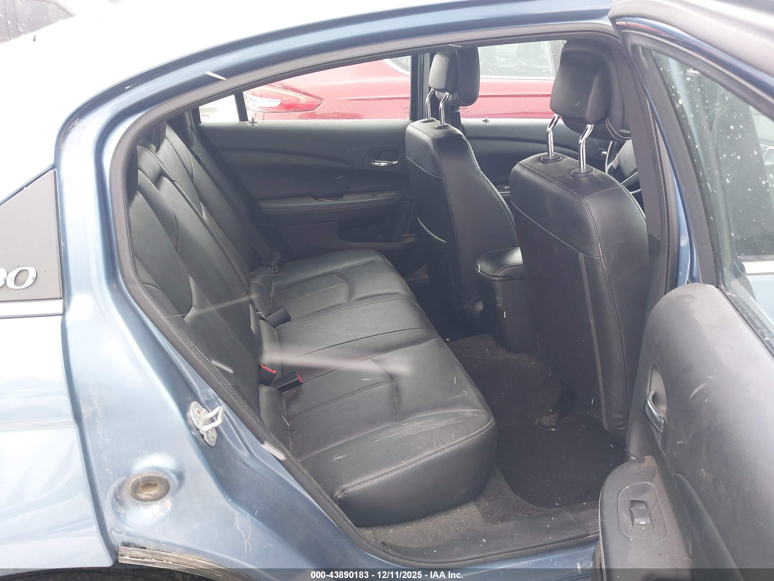 CHRYSLER 200 image 8