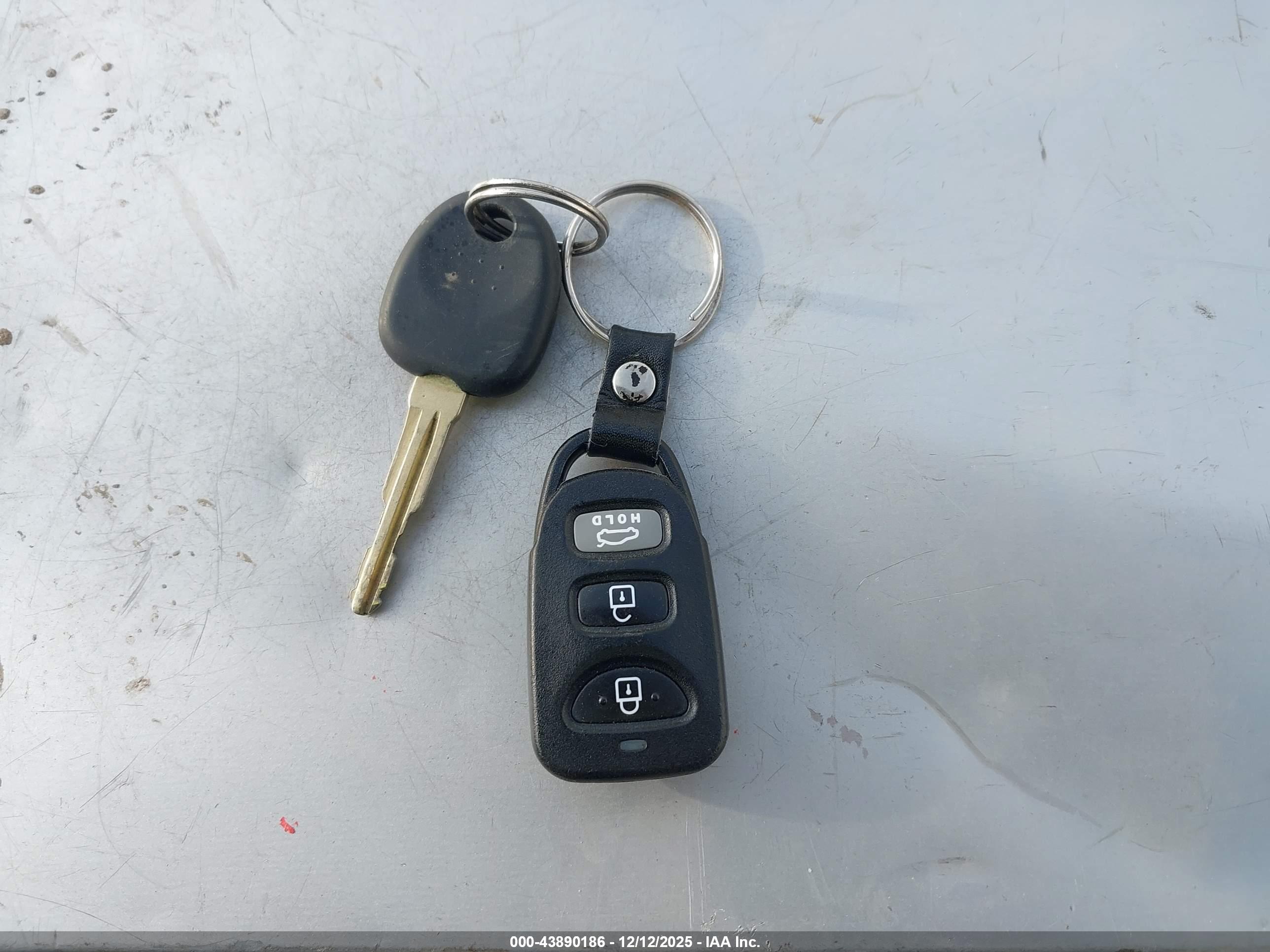 HYUNDAI ELANTRA image 11