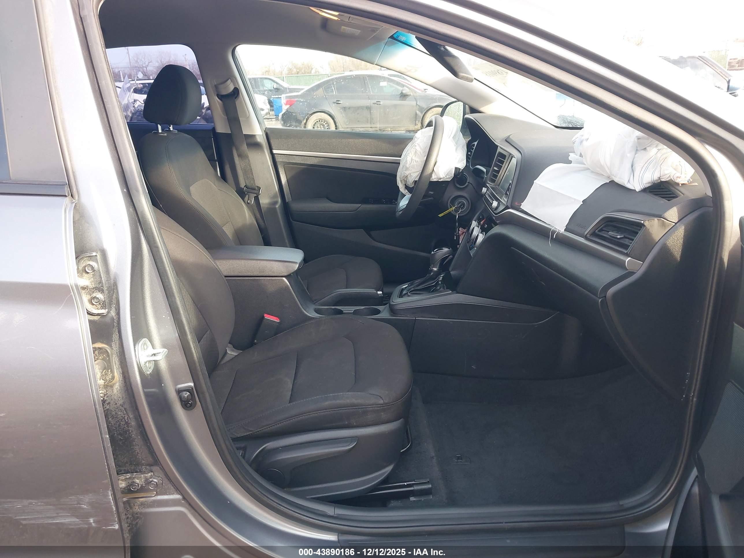 HYUNDAI ELANTRA image 5