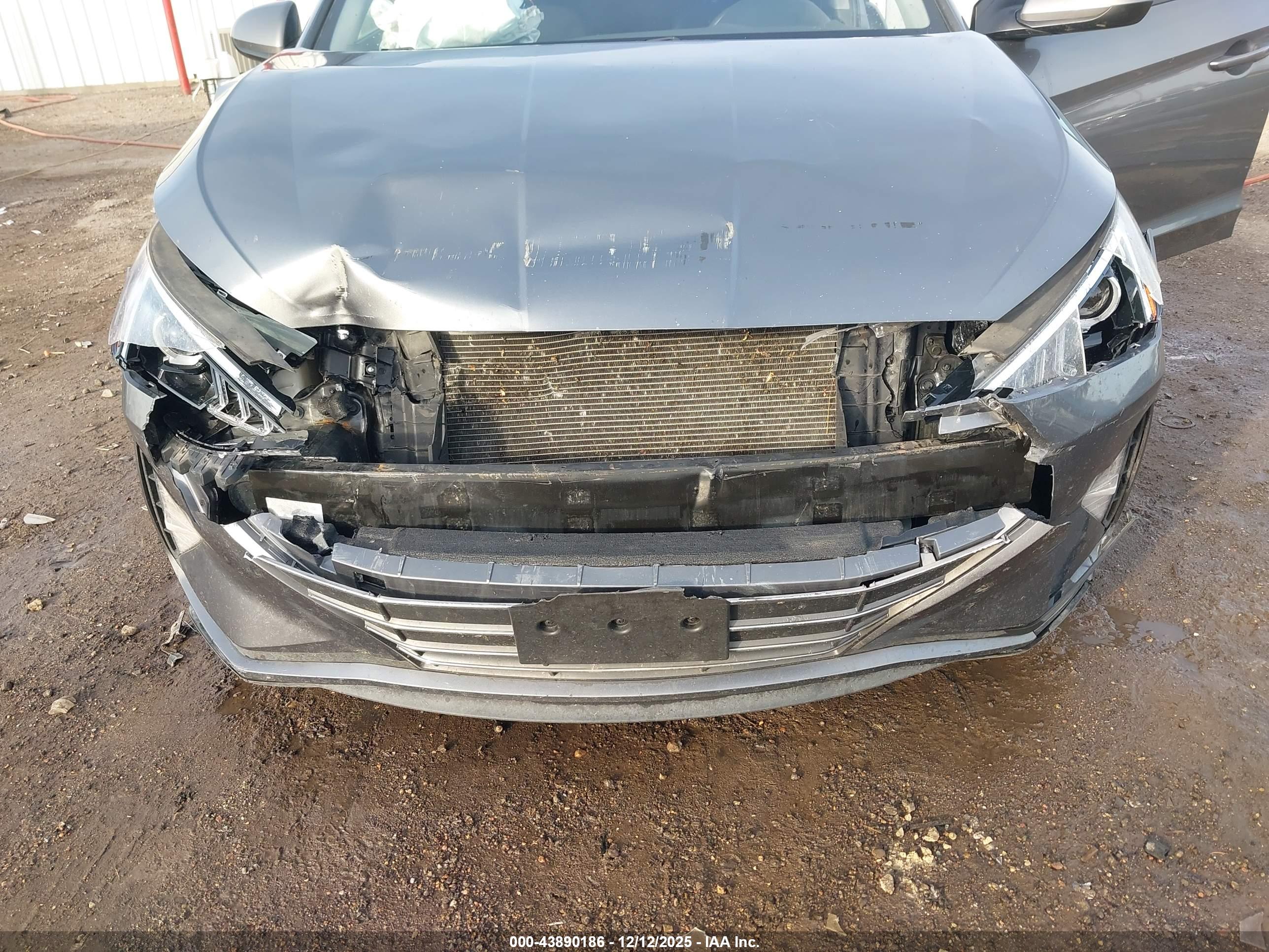 HYUNDAI ELANTRA image 6