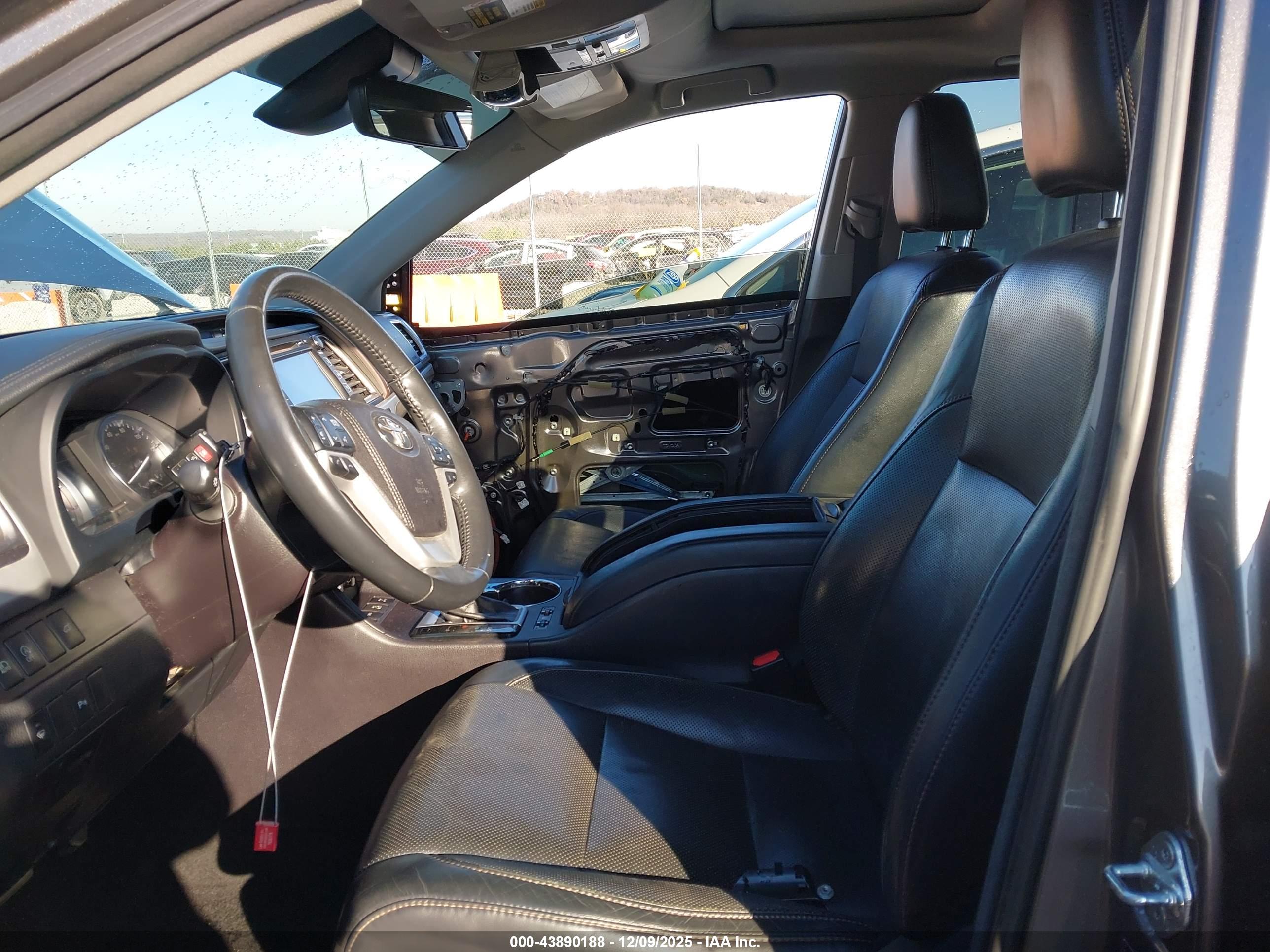 TOYOTA HIGHLANDER image 5