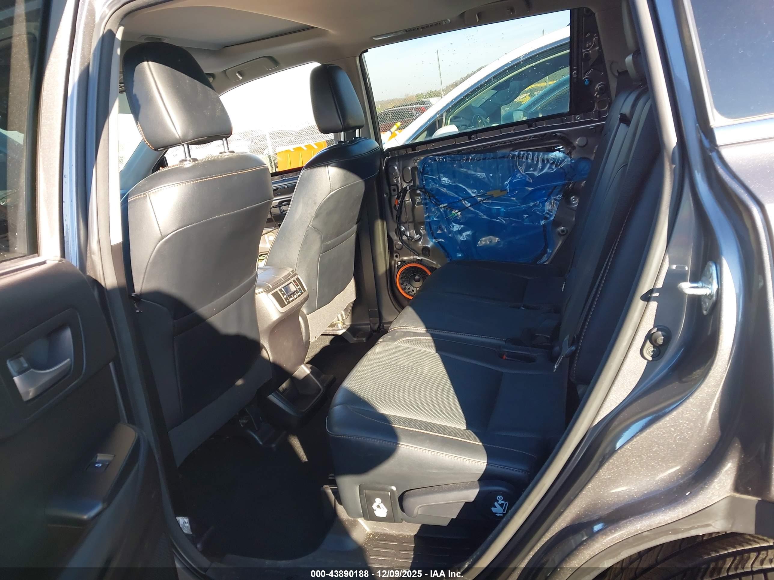 TOYOTA HIGHLANDER image 8