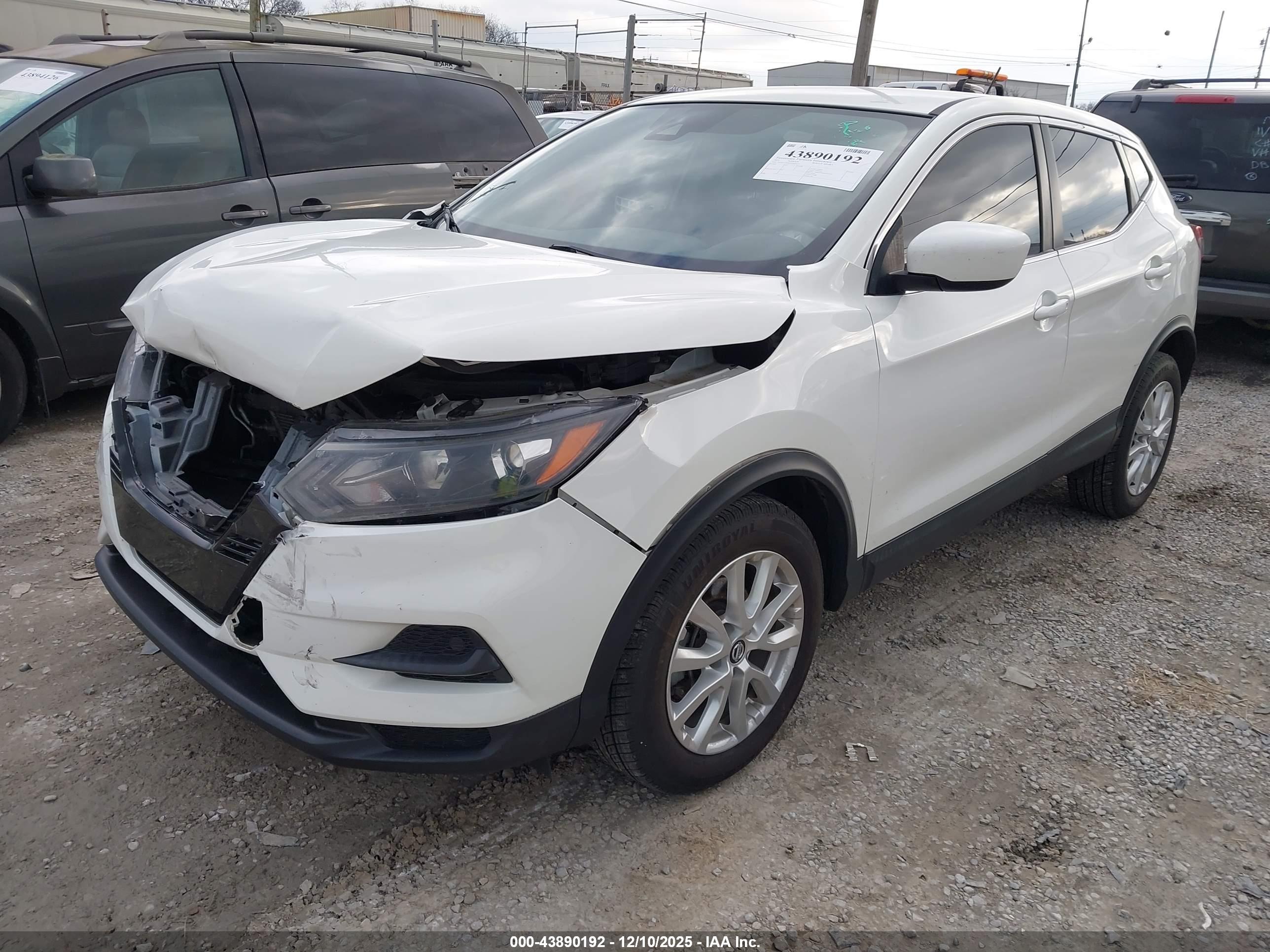 NISSAN ROGUE image 2