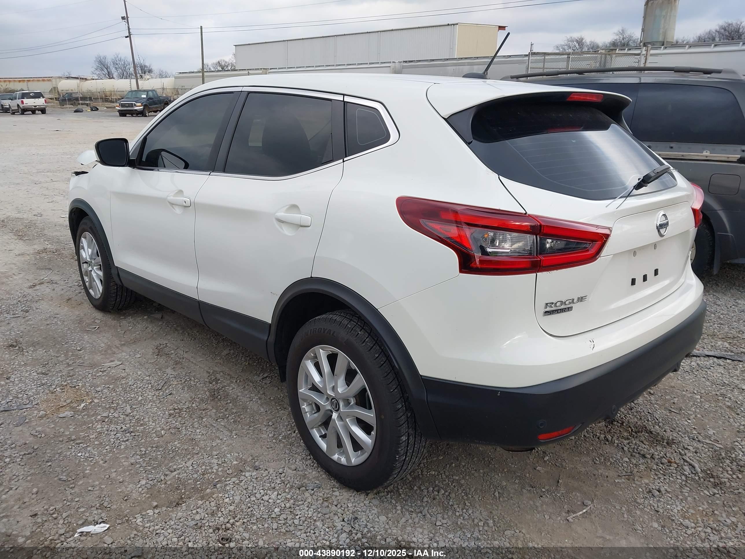 NISSAN ROGUE image 3