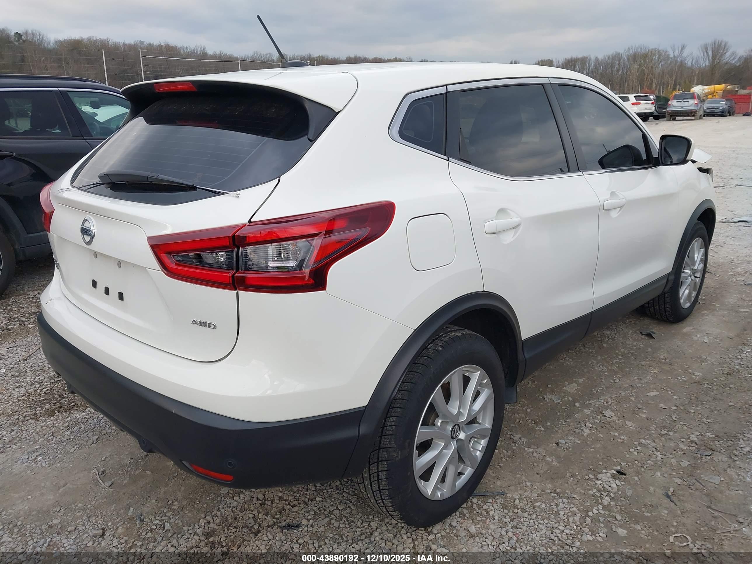NISSAN ROGUE image 4