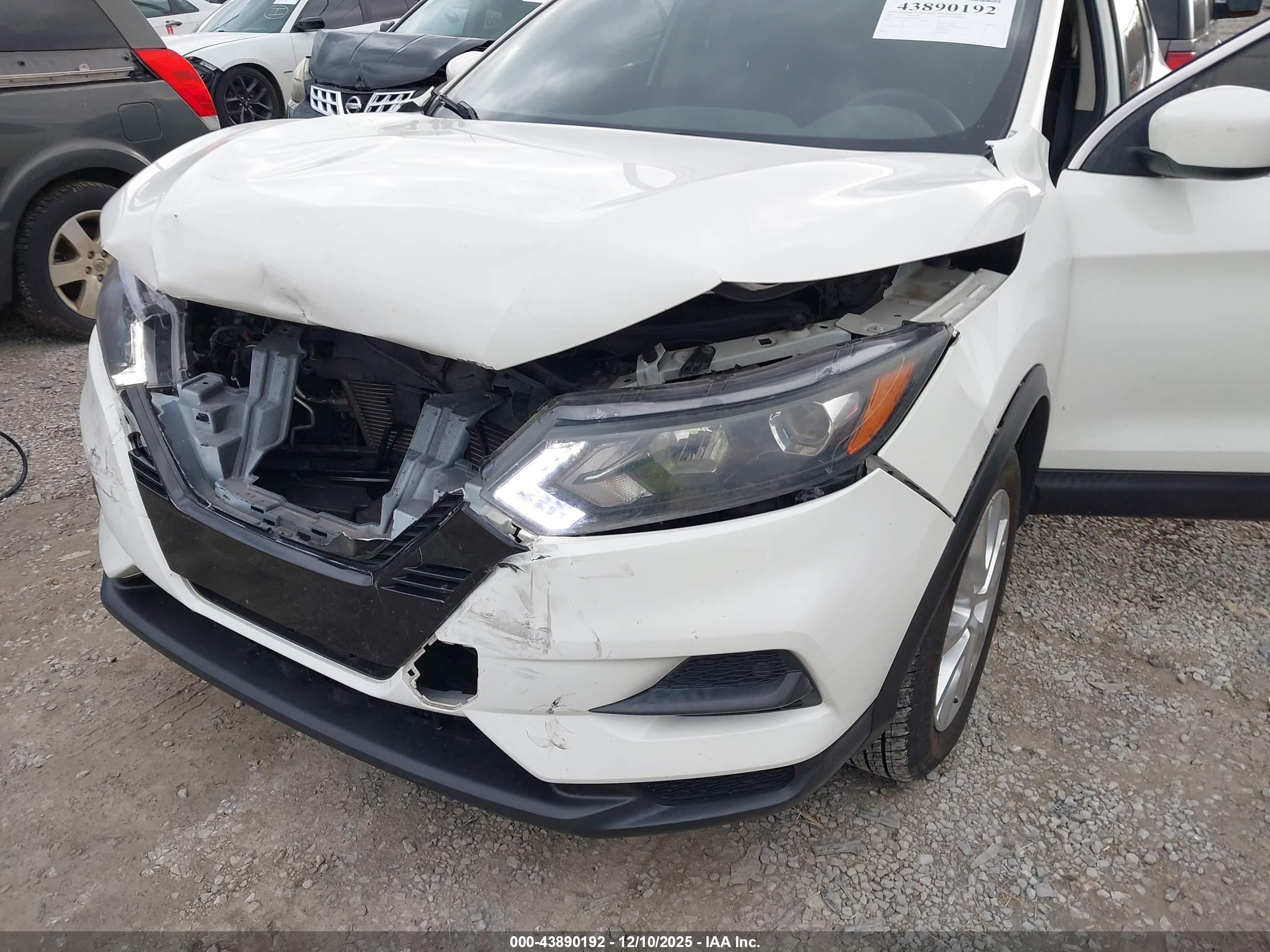 NISSAN ROGUE image 6
