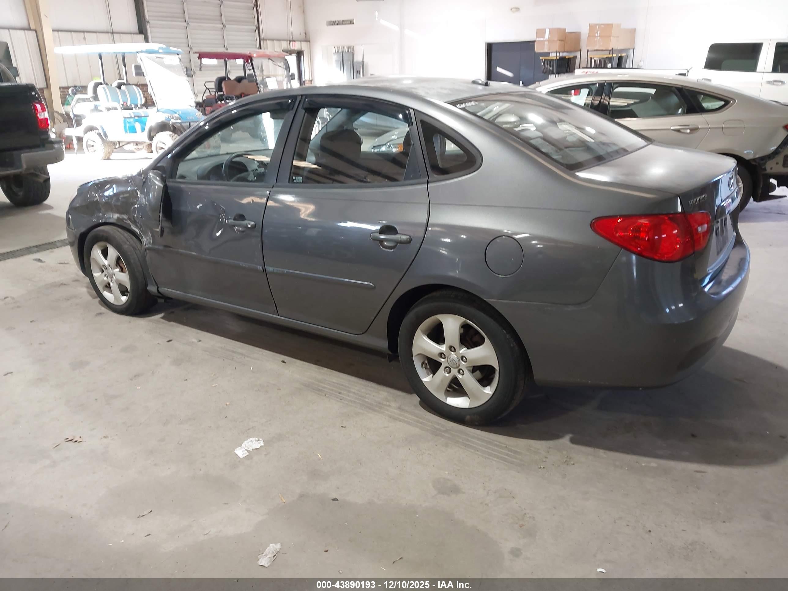 HYUNDAI ELANTRA image 3